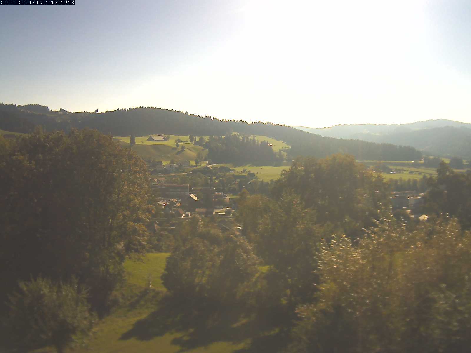 Webcam-Bild: Aussicht vom Dorfberg in Langnau 20200908-170601