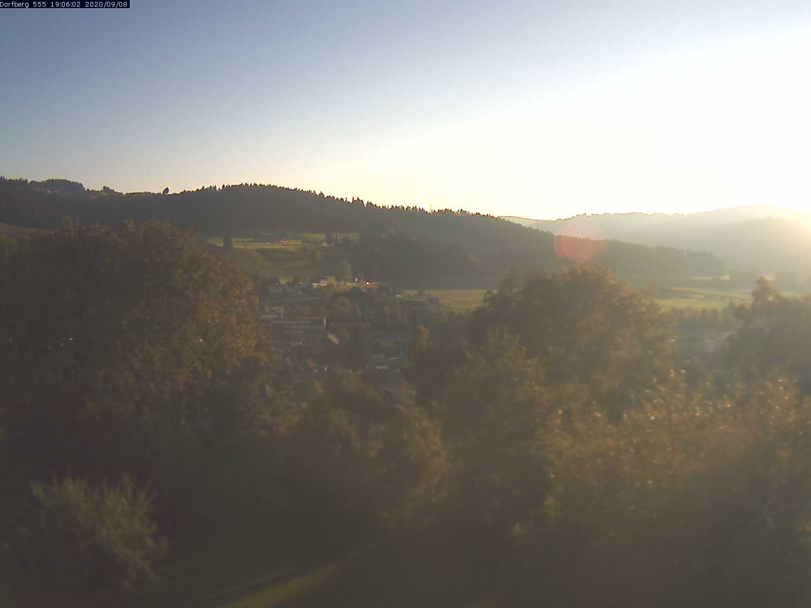 Webcam-Bild: Aussicht vom Dorfberg in Langnau 20200908-190601