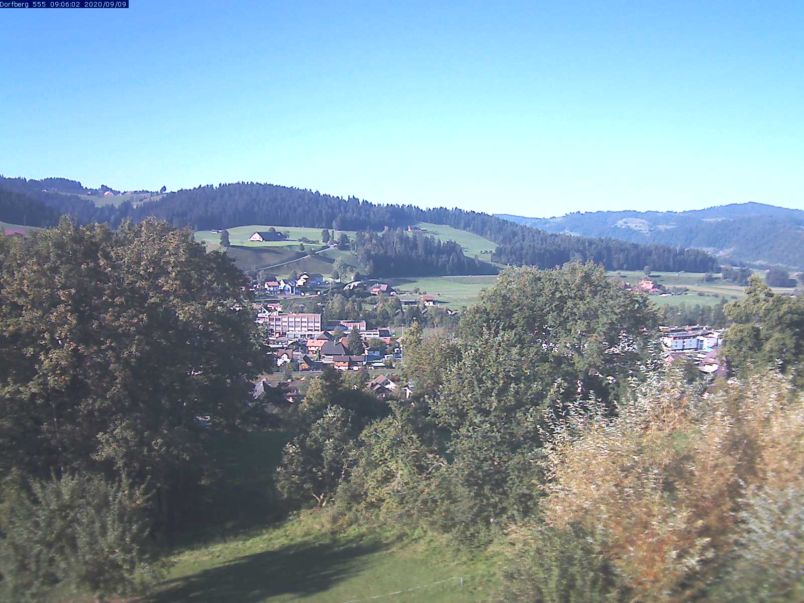 Webcam-Bild: Aussicht vom Dorfberg in Langnau 20200909-090601