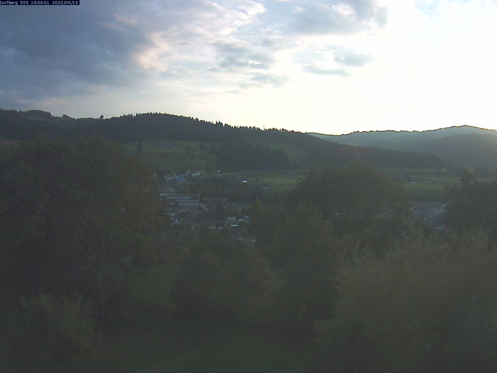 Webcam-Bild: Aussicht vom Dorfberg in Langnau 20200910-190601