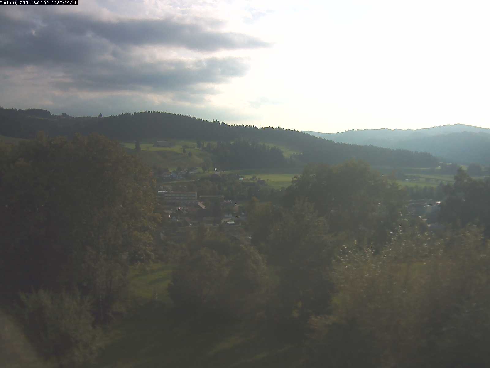 Webcam-Bild: Aussicht vom Dorfberg in Langnau 20200911-180601