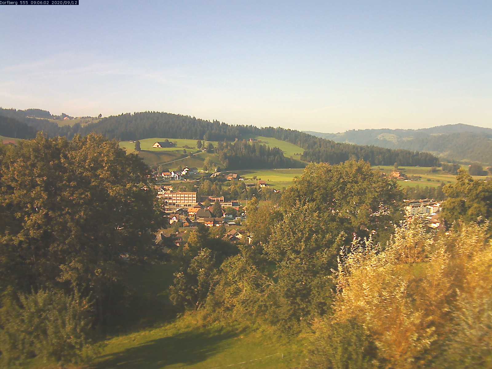 Webcam-Bild: Aussicht vom Dorfberg in Langnau 20200912-090601