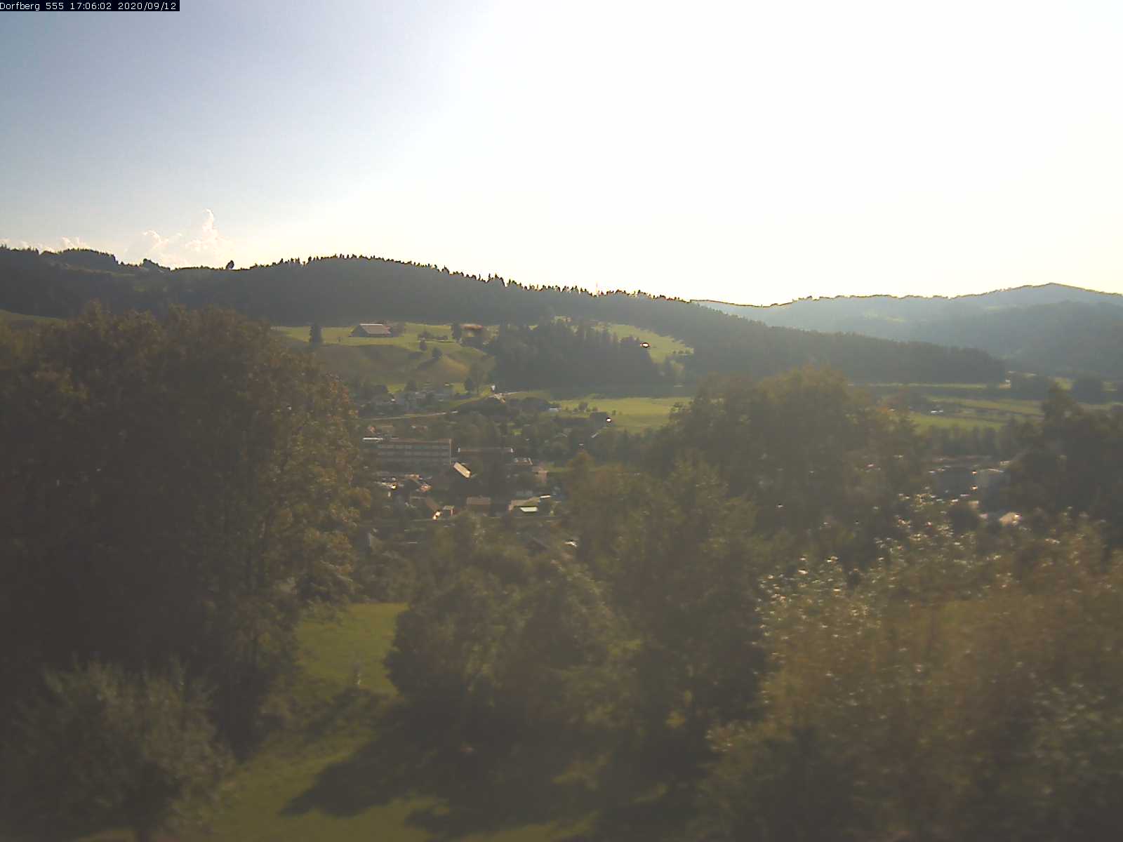 Webcam-Bild: Aussicht vom Dorfberg in Langnau 20200912-170601