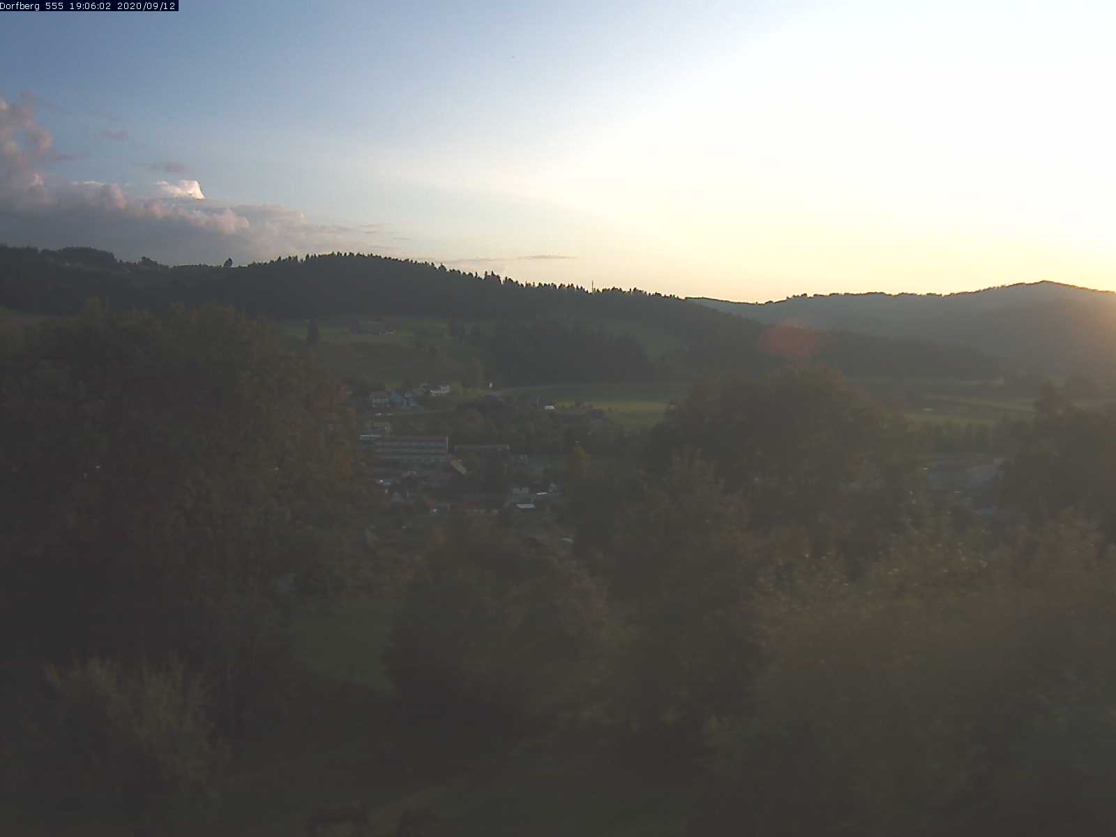 Webcam-Bild: Aussicht vom Dorfberg in Langnau 20200912-190601