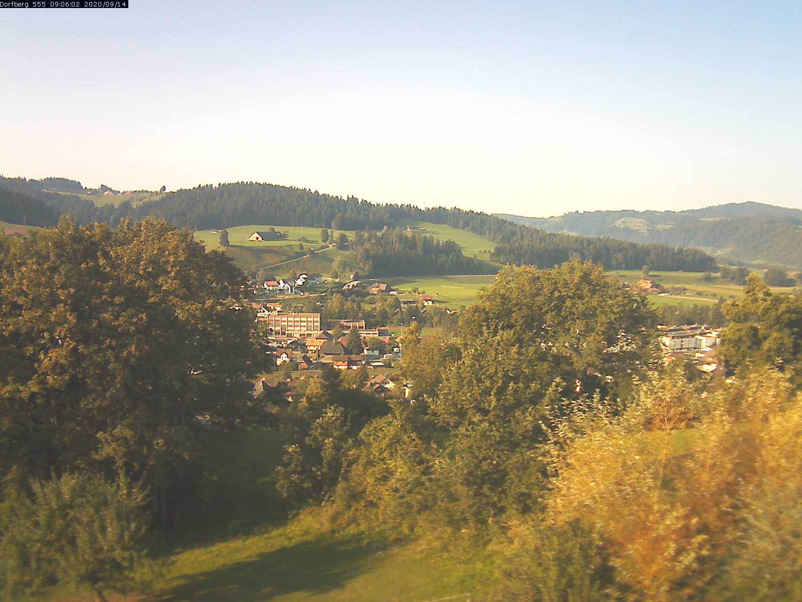 Webcam-Bild: Aussicht vom Dorfberg in Langnau 20200914-090601