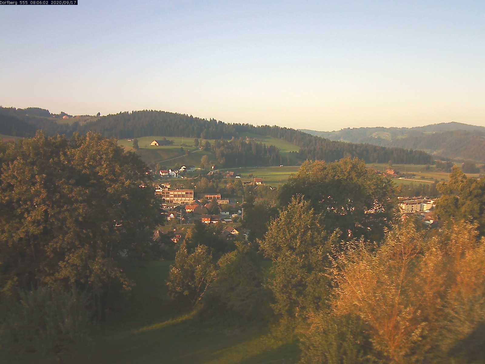 Webcam-Bild: Aussicht vom Dorfberg in Langnau 20200917-080601