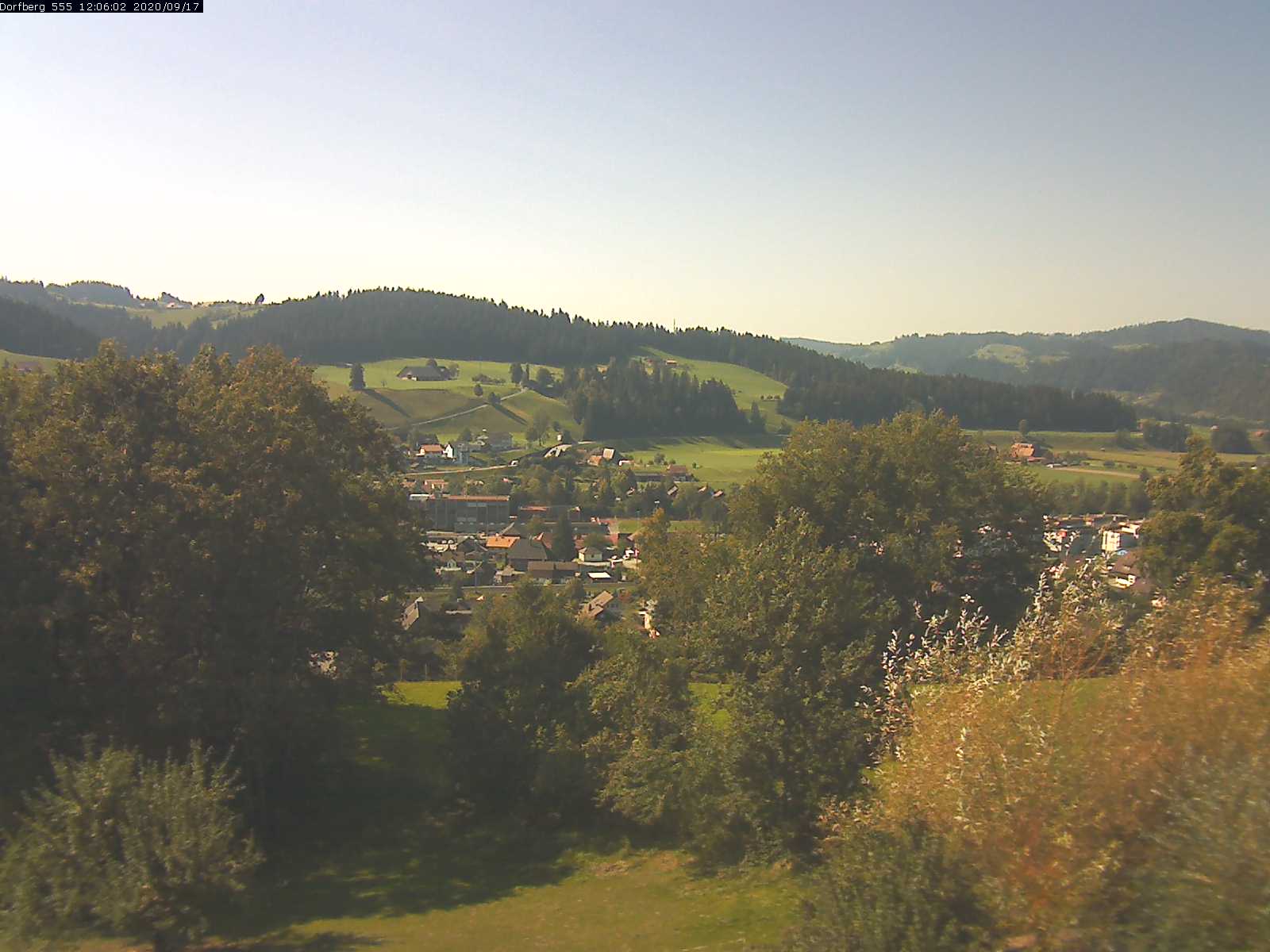 Webcam-Bild: Aussicht vom Dorfberg in Langnau 20200917-120601