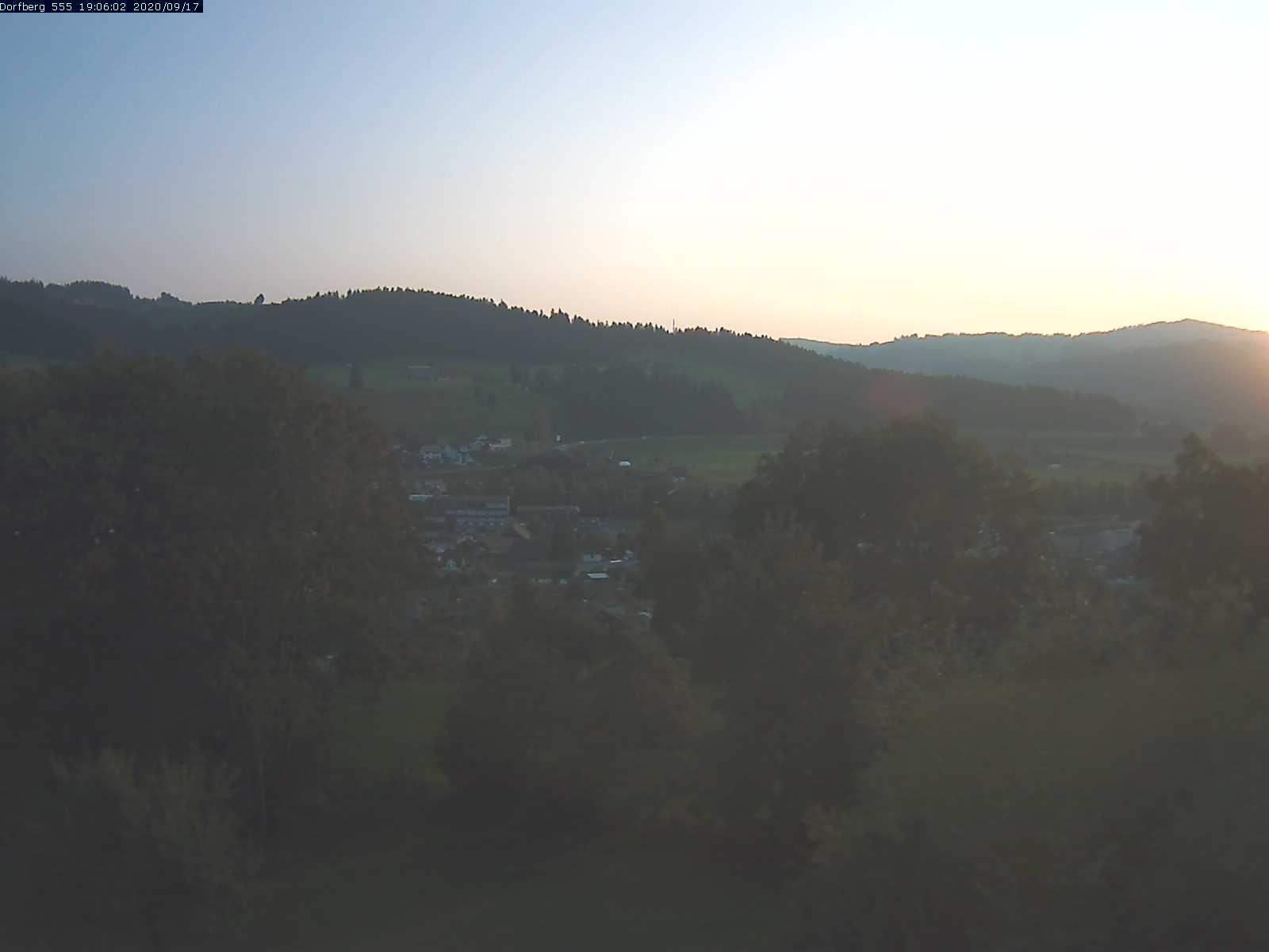 Webcam-Bild: Aussicht vom Dorfberg in Langnau 20200917-190601