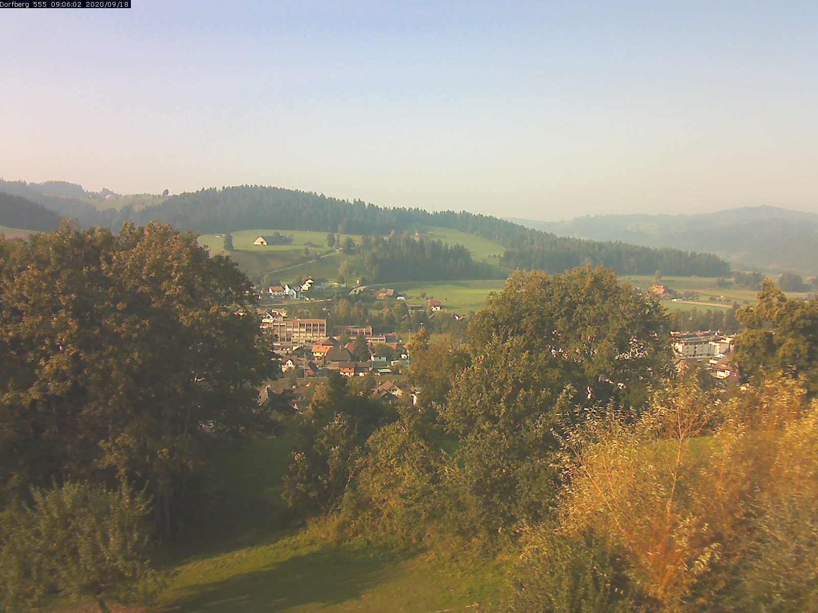 Webcam-Bild: Aussicht vom Dorfberg in Langnau 20200918-090601