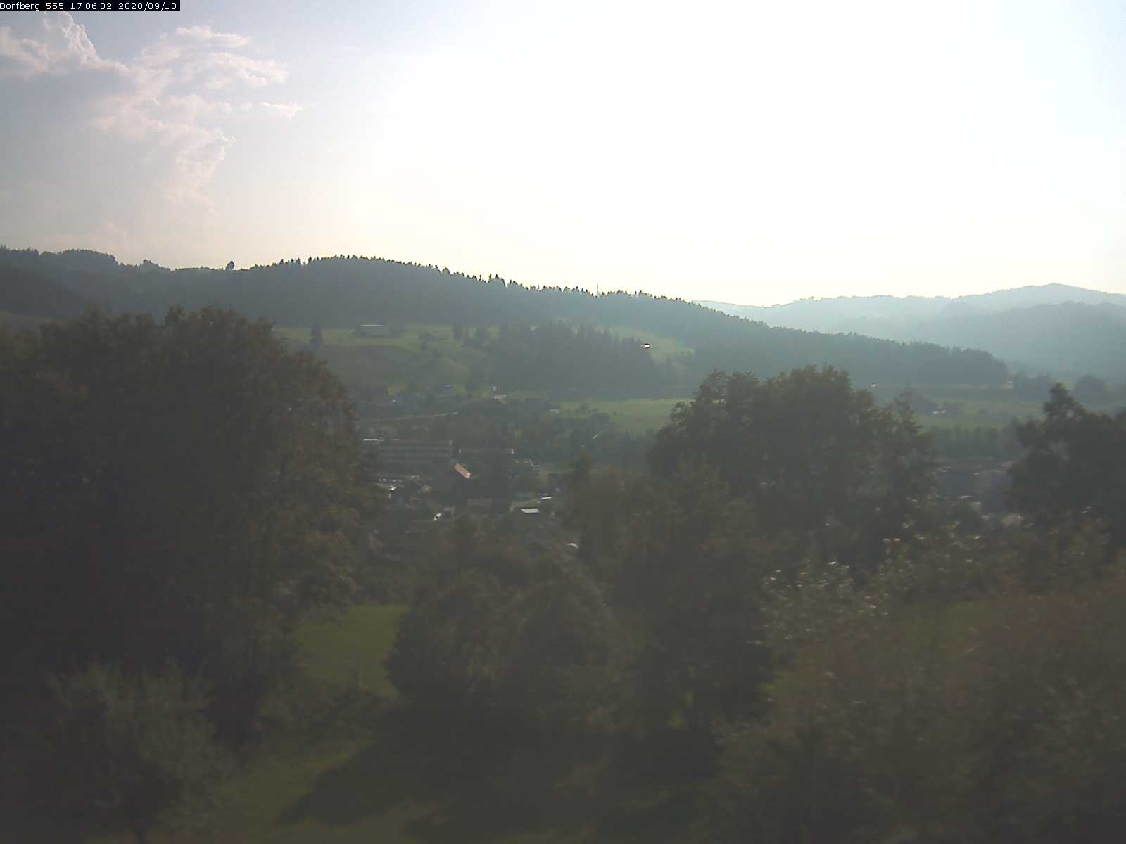Webcam-Bild: Aussicht vom Dorfberg in Langnau 20200918-170601