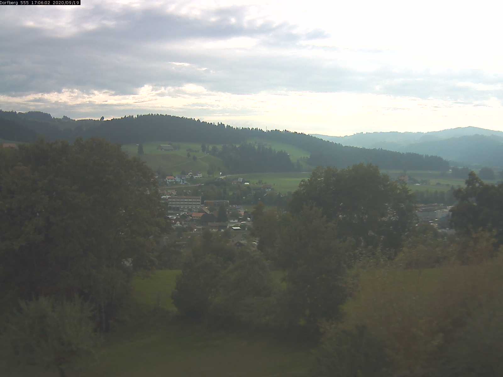 Webcam-Bild: Aussicht vom Dorfberg in Langnau 20200919-170601