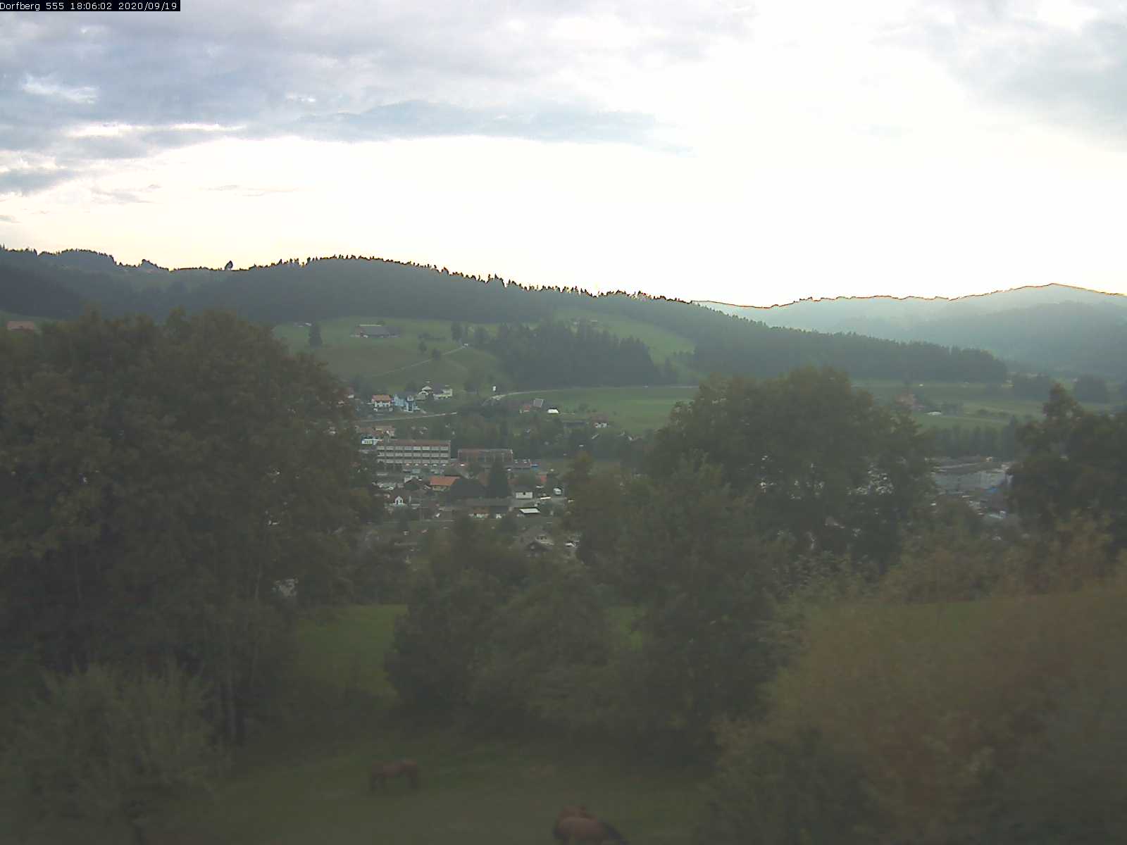 Webcam-Bild: Aussicht vom Dorfberg in Langnau 20200919-180601