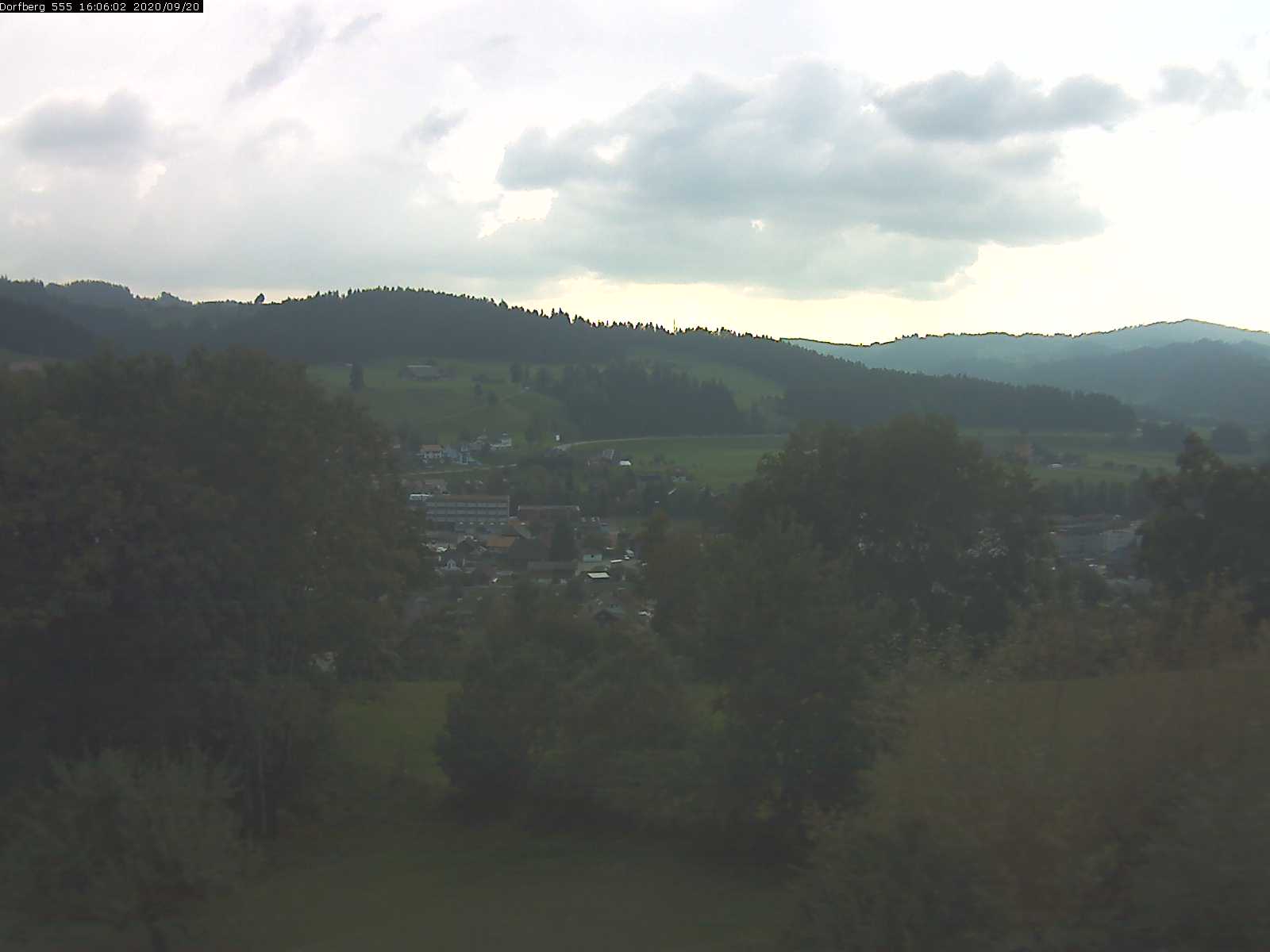 Webcam-Bild: Aussicht vom Dorfberg in Langnau 20200920-160601