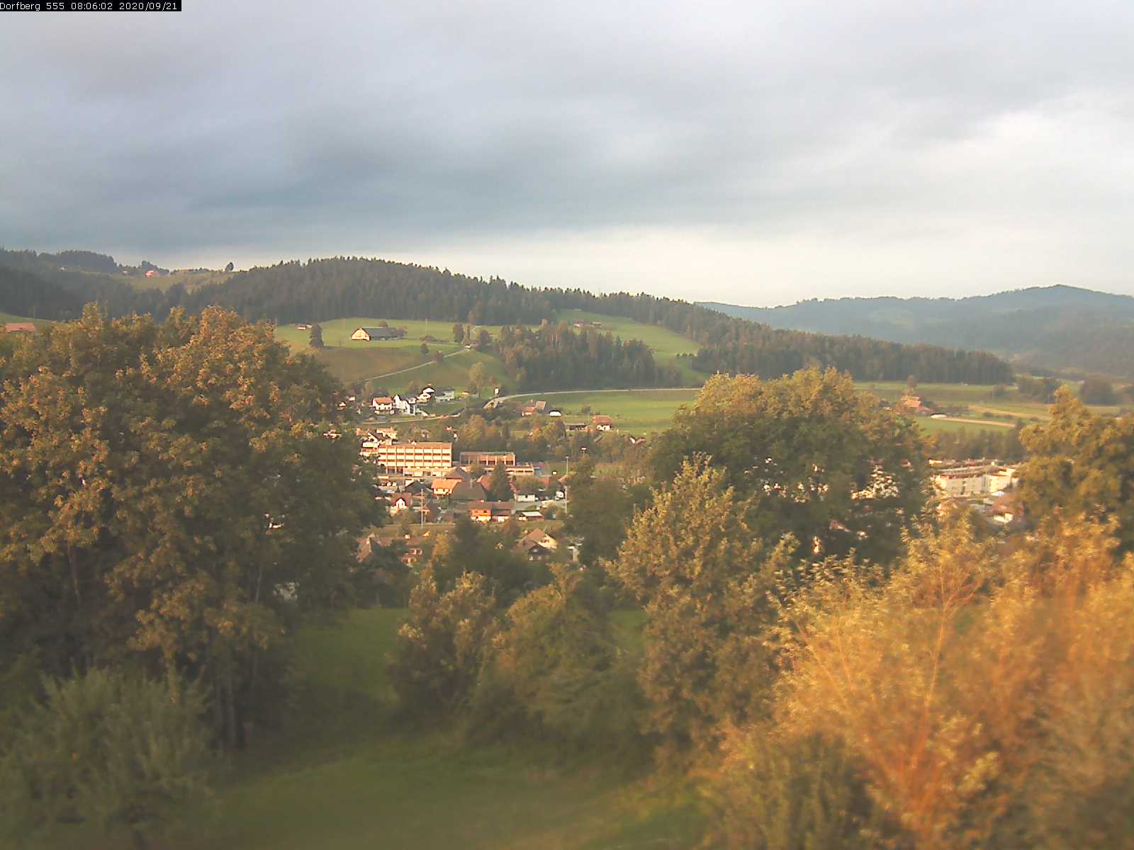Webcam-Bild: Aussicht vom Dorfberg in Langnau 20200921-080601