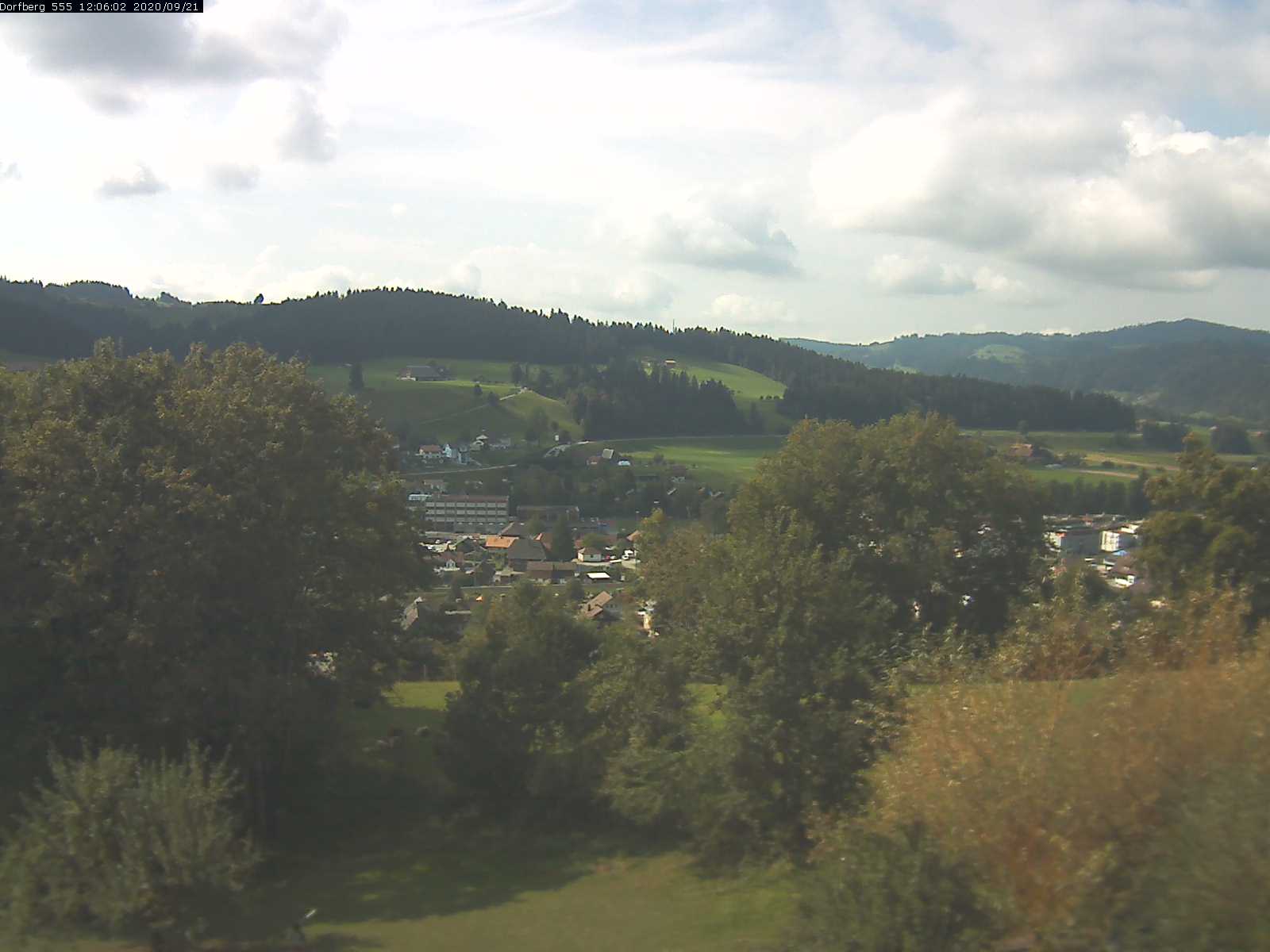 Webcam-Bild: Aussicht vom Dorfberg in Langnau 20200921-120601
