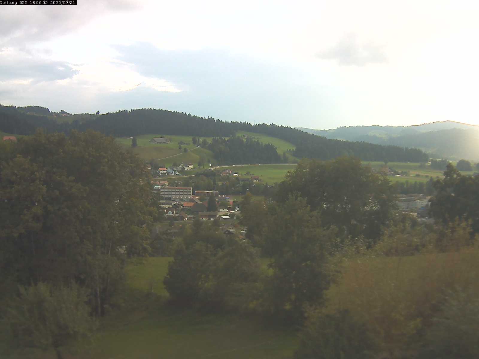 Webcam-Bild: Aussicht vom Dorfberg in Langnau 20200921-180601