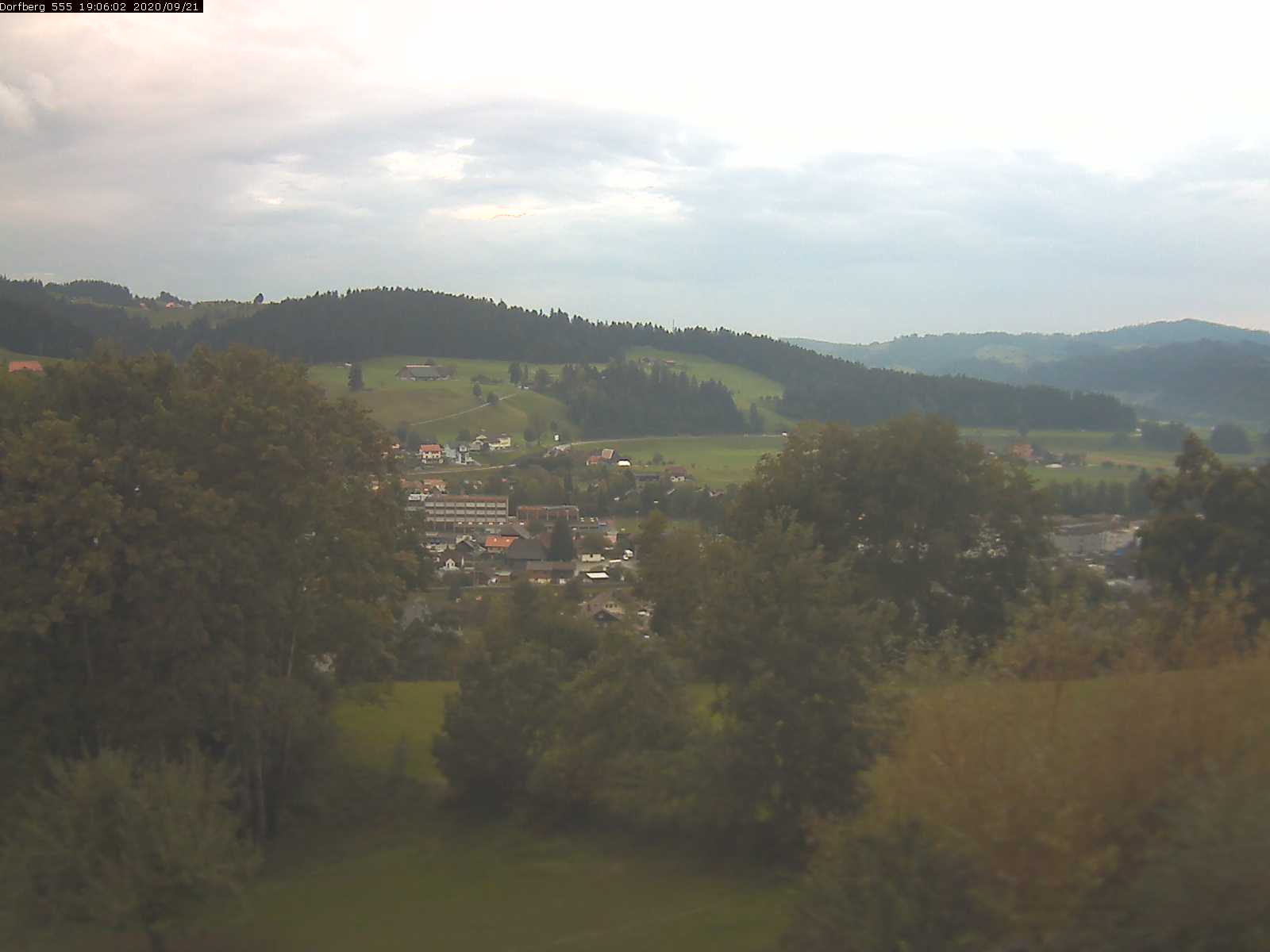 Webcam-Bild: Aussicht vom Dorfberg in Langnau 20200921-190601