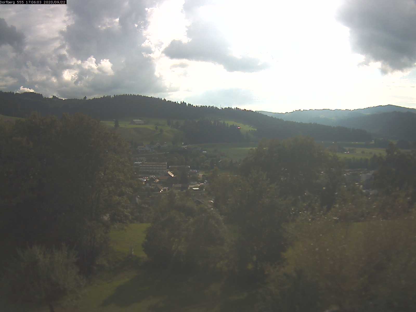 Webcam-Bild: Aussicht vom Dorfberg in Langnau 20200922-170601