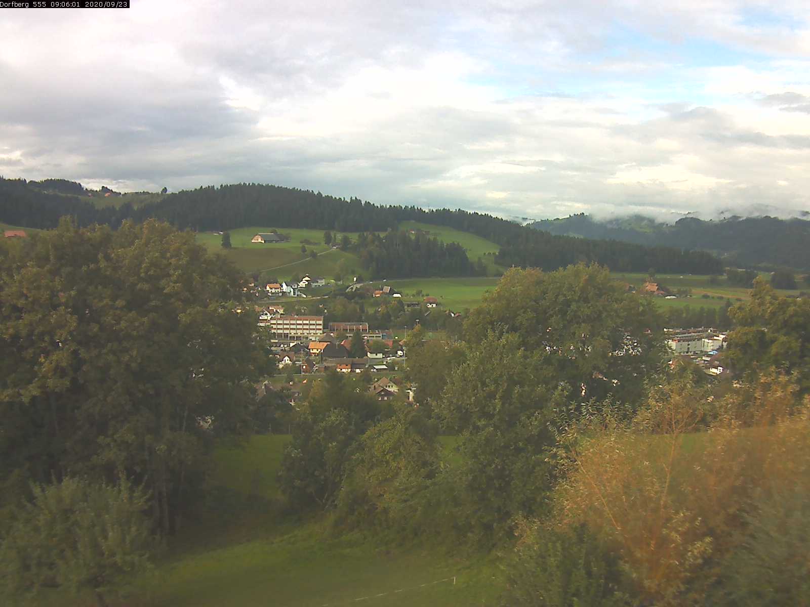 Webcam-Bild: Aussicht vom Dorfberg in Langnau 20200923-090601