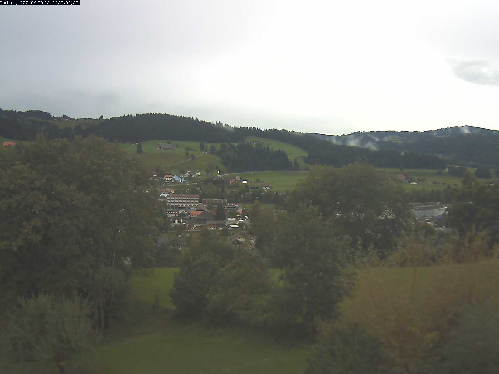 Webcam-Bild: Aussicht vom Dorfberg in Langnau 20200925-090601
