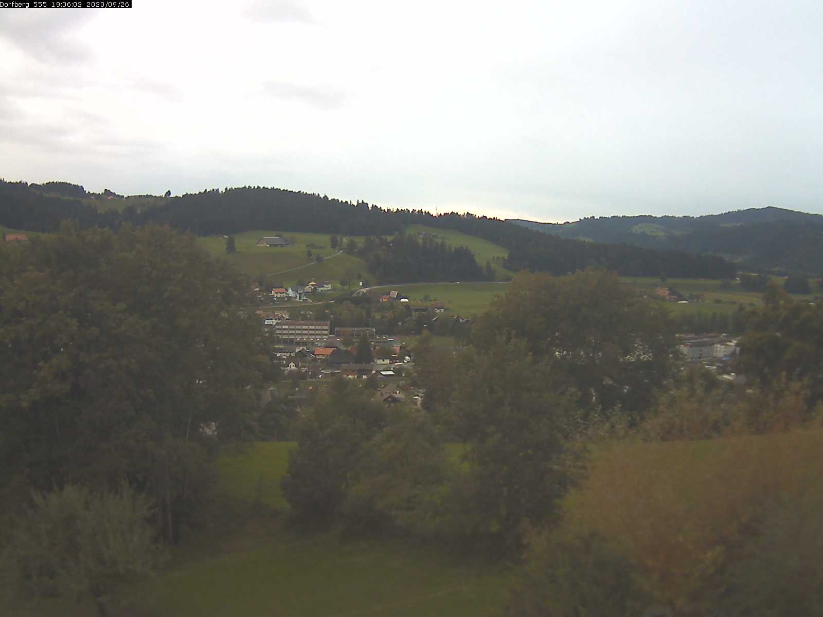 Webcam-Bild: Aussicht vom Dorfberg in Langnau 20200926-190601