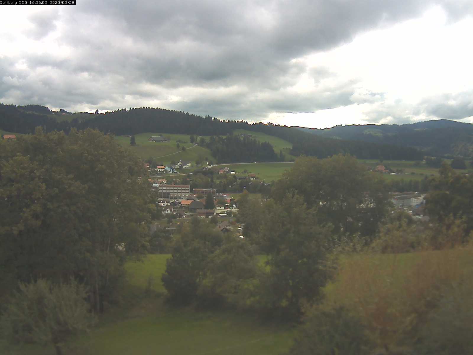 Webcam-Bild: Aussicht vom Dorfberg in Langnau 20200928-160601