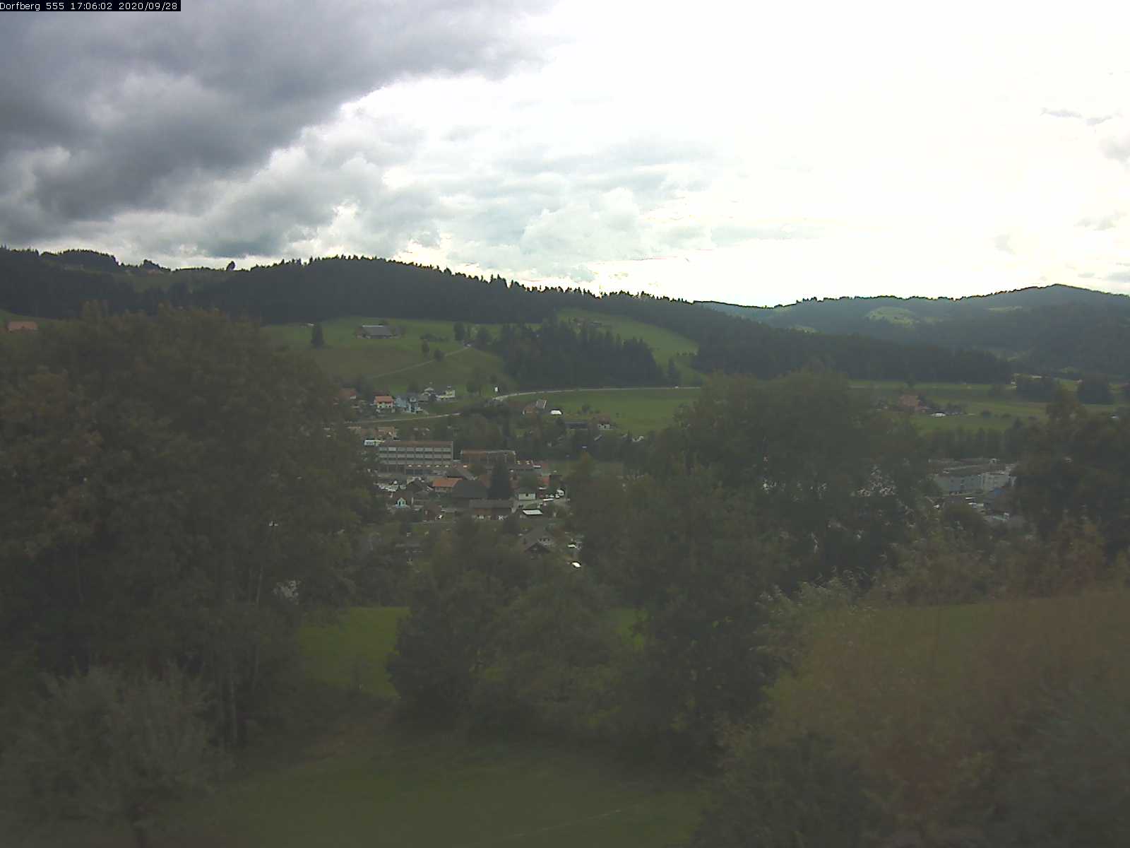 Webcam-Bild: Aussicht vom Dorfberg in Langnau 20200928-170601