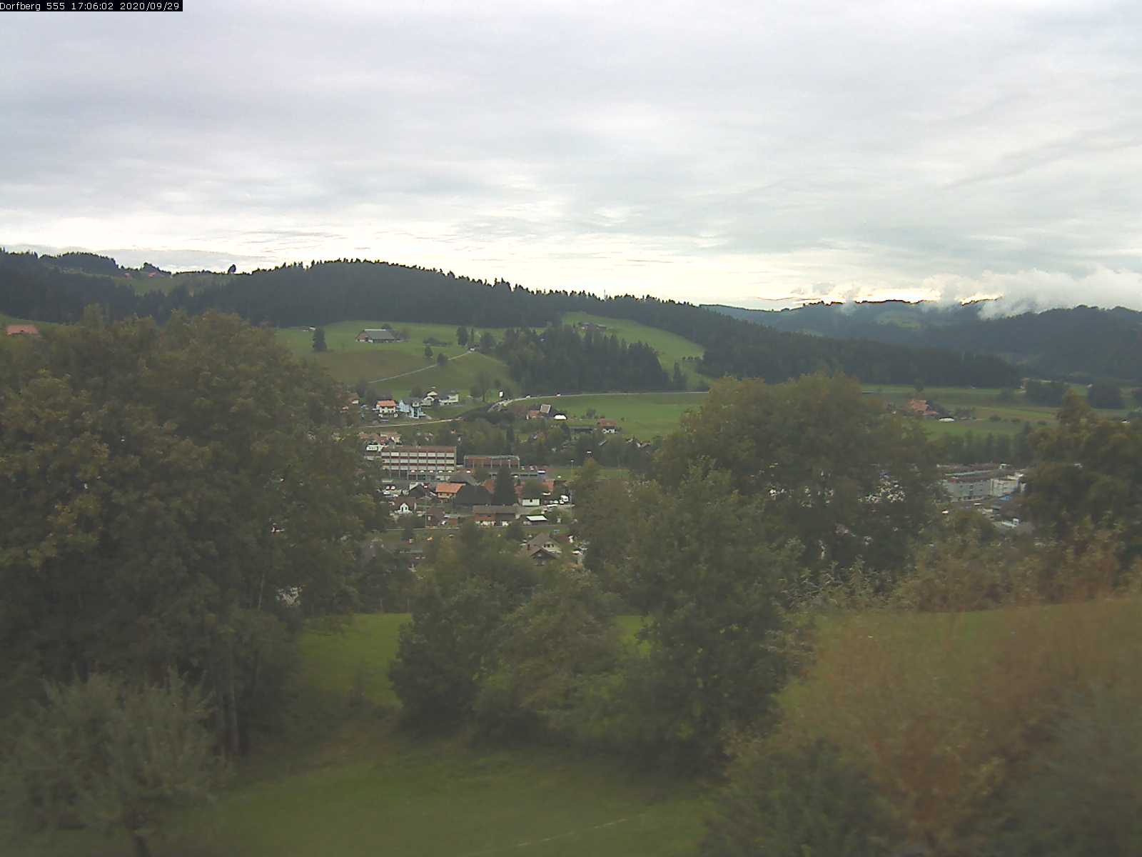 Webcam-Bild: Aussicht vom Dorfberg in Langnau 20200929-170601