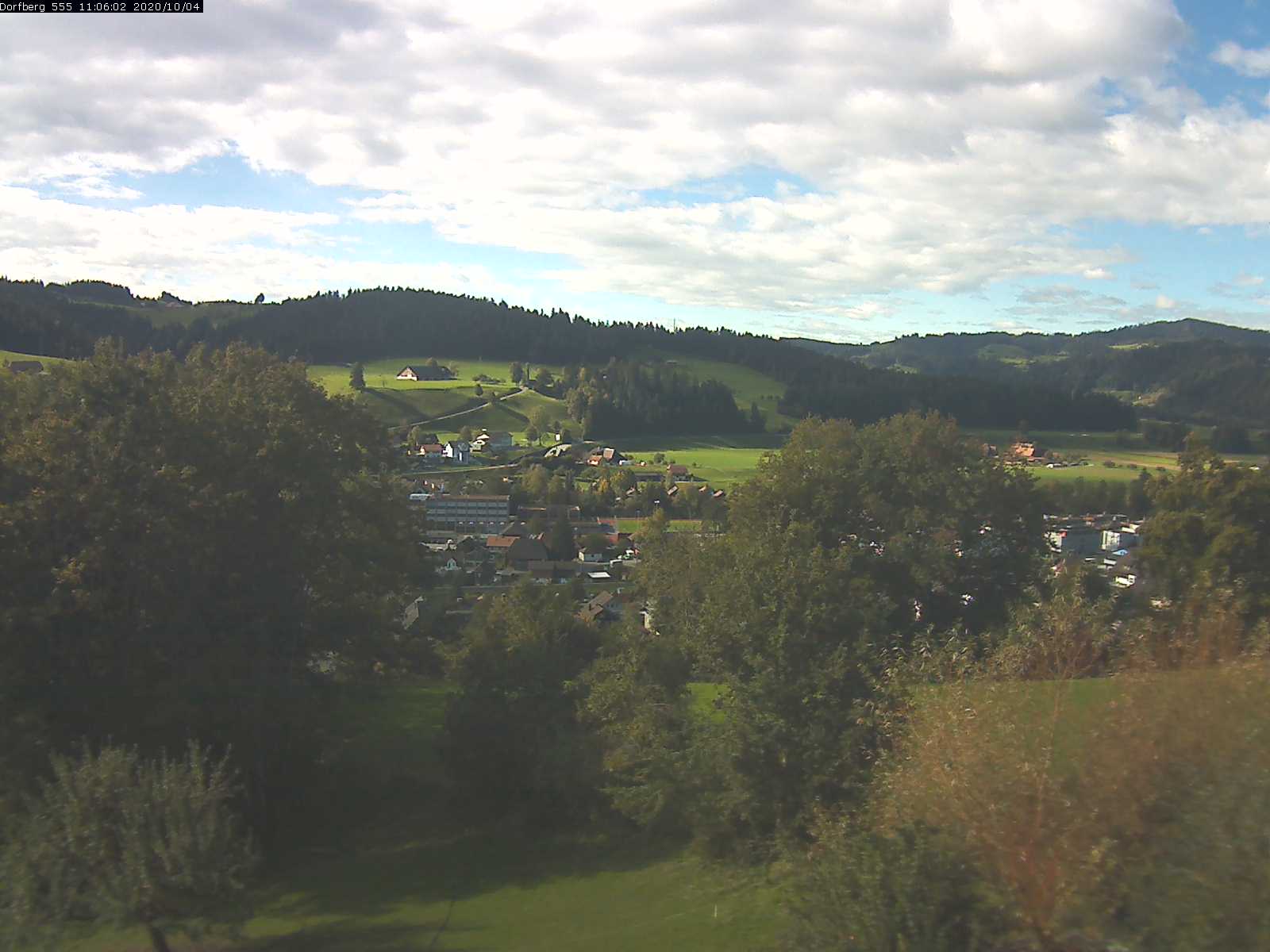 Webcam-Bild: Aussicht vom Dorfberg in Langnau 20201004-110601