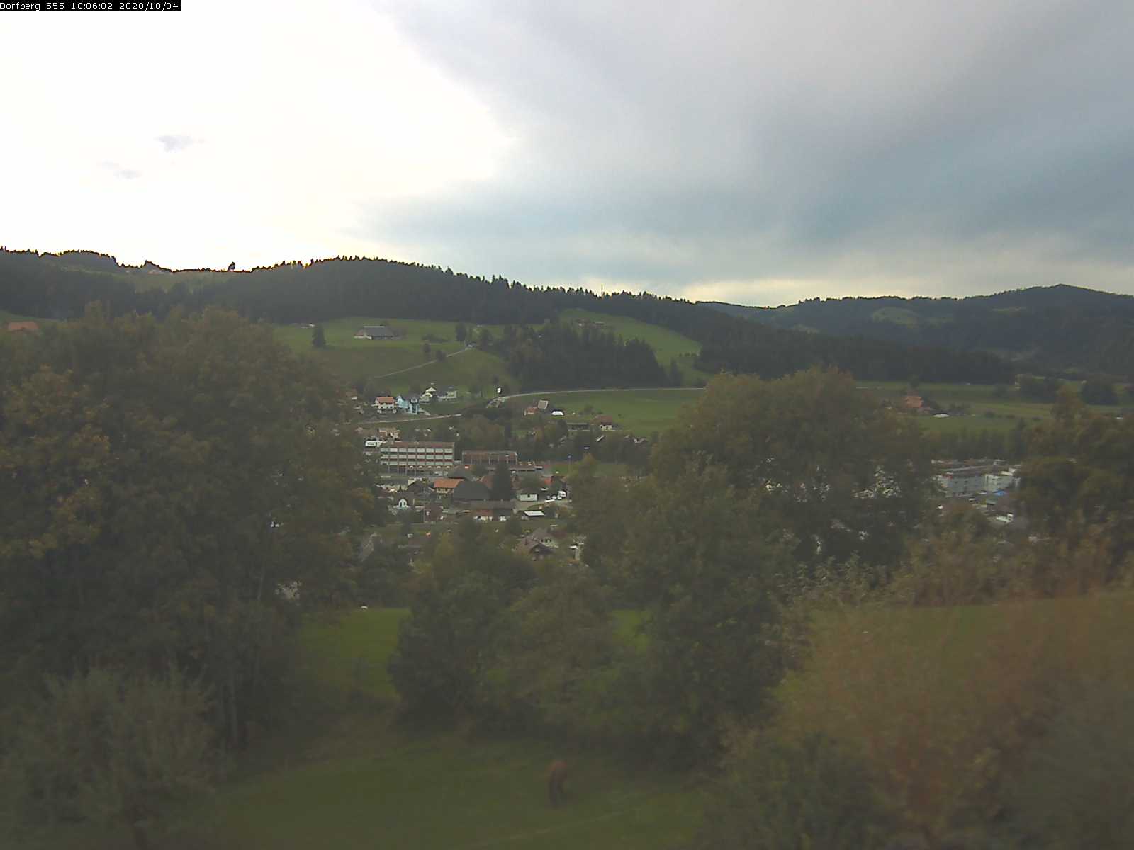 Webcam-Bild: Aussicht vom Dorfberg in Langnau 20201004-180601
