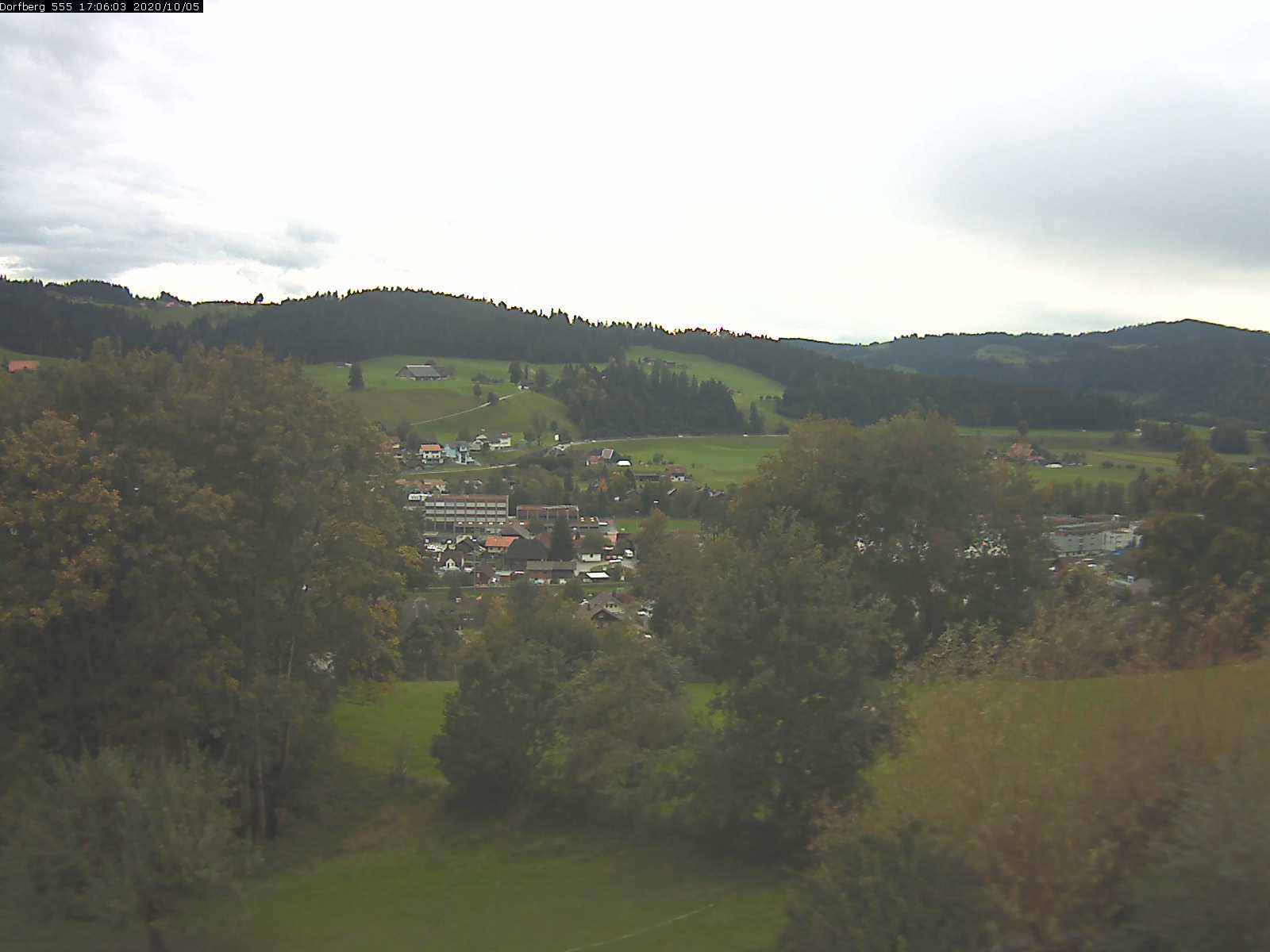 Webcam-Bild: Aussicht vom Dorfberg in Langnau 20201005-170601