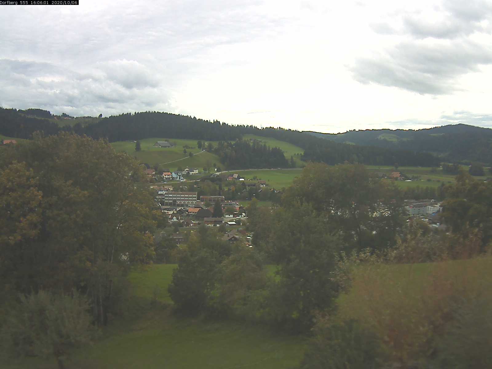 Webcam-Bild: Aussicht vom Dorfberg in Langnau 20201006-160601
