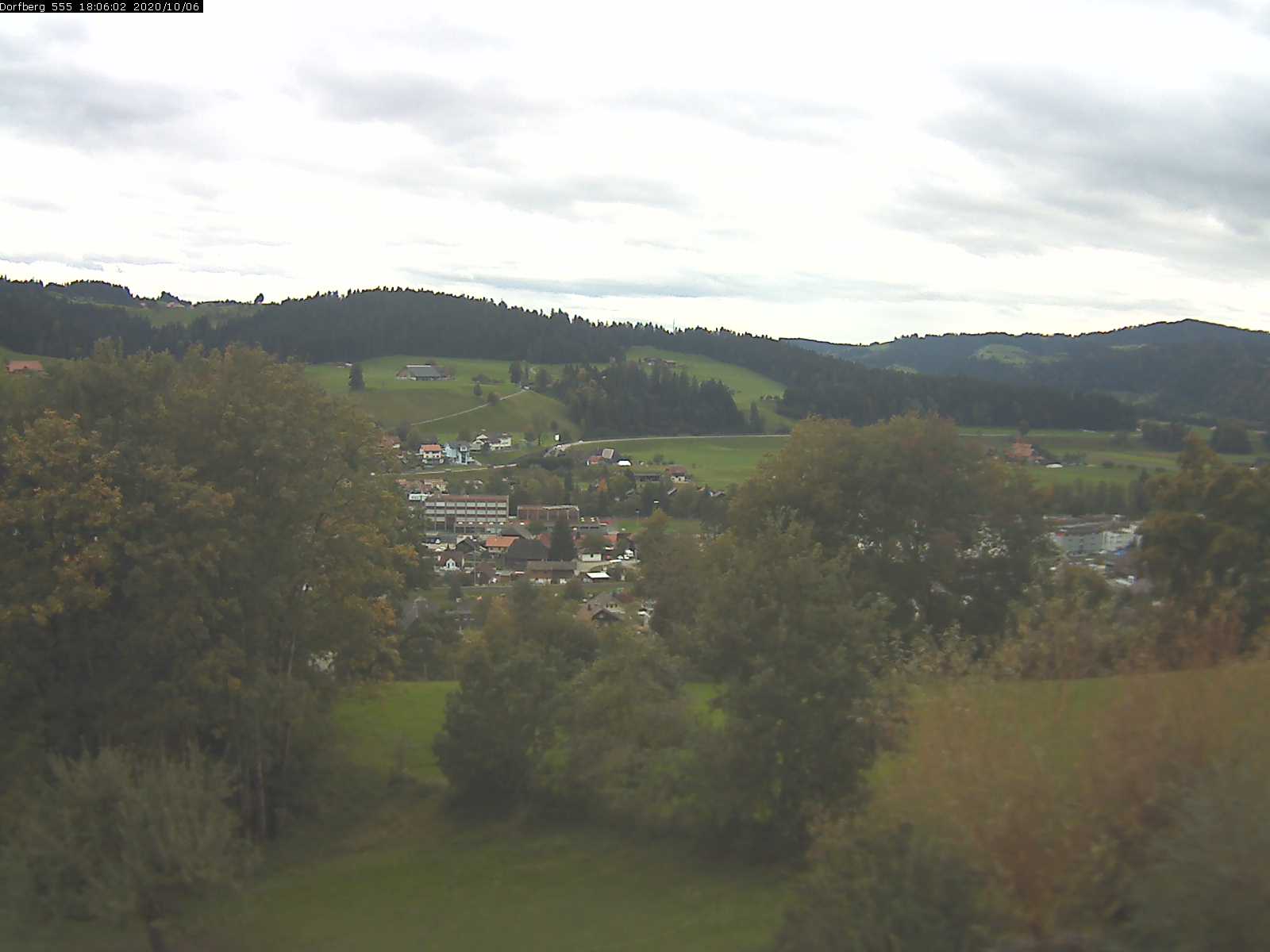 Webcam-Bild: Aussicht vom Dorfberg in Langnau 20201006-180602