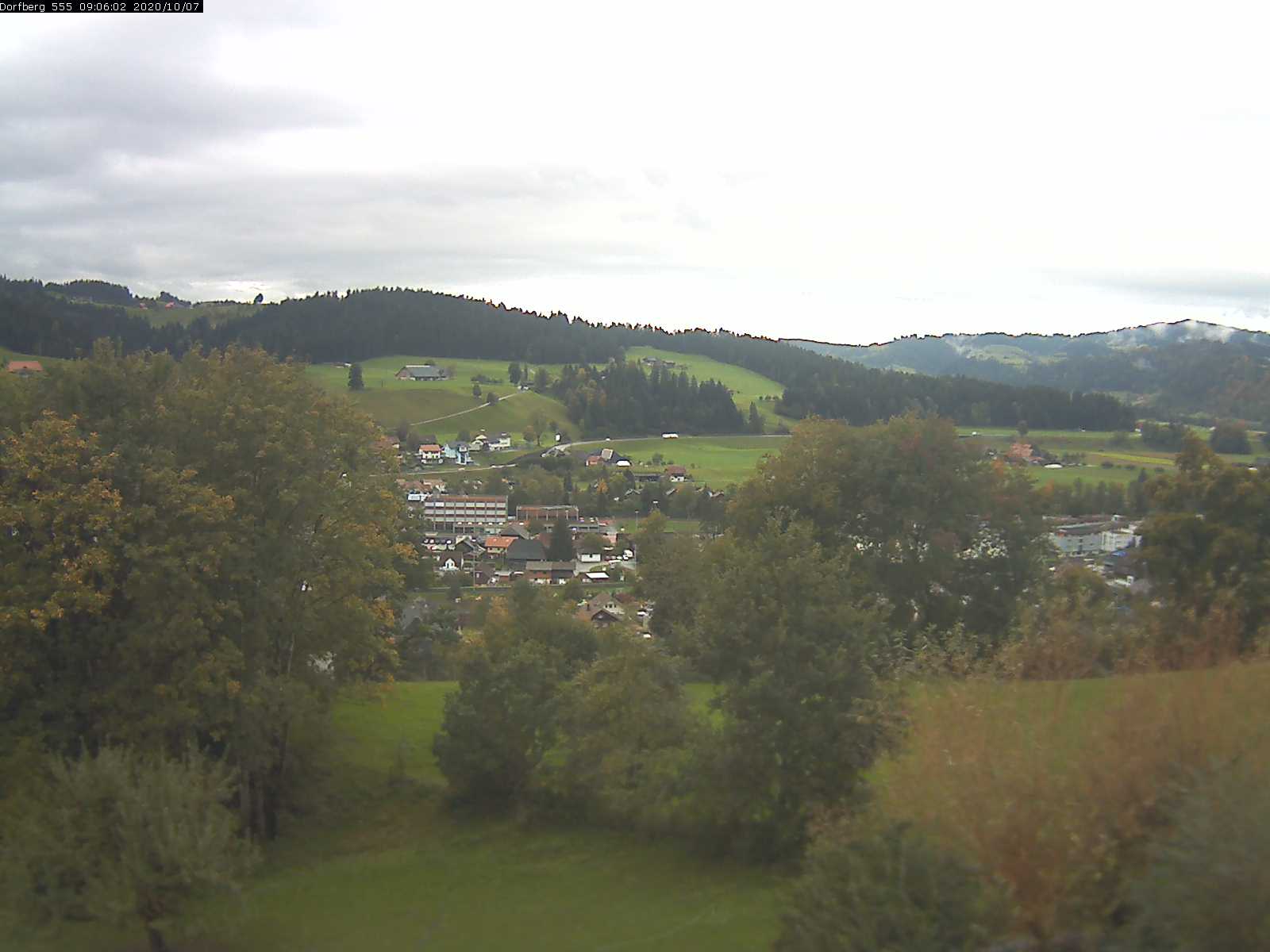 Webcam-Bild: Aussicht vom Dorfberg in Langnau 20201007-090601