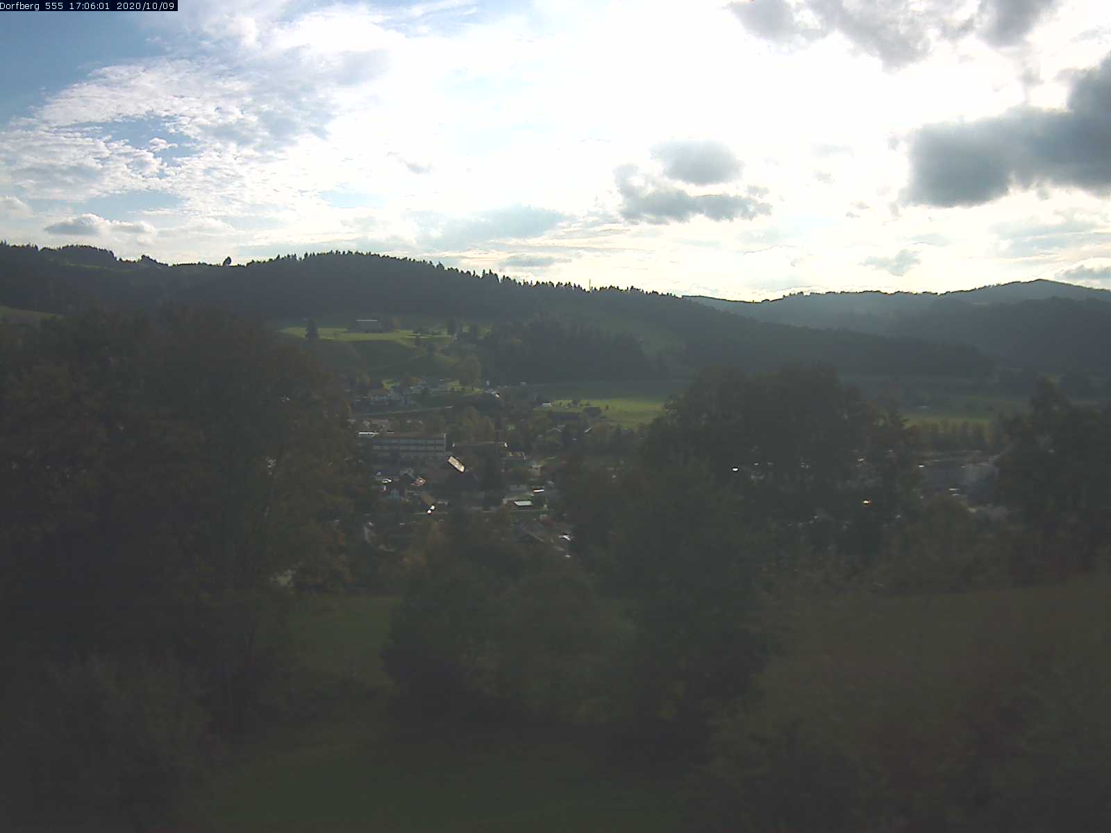 Webcam-Bild: Aussicht vom Dorfberg in Langnau 20201009-170601