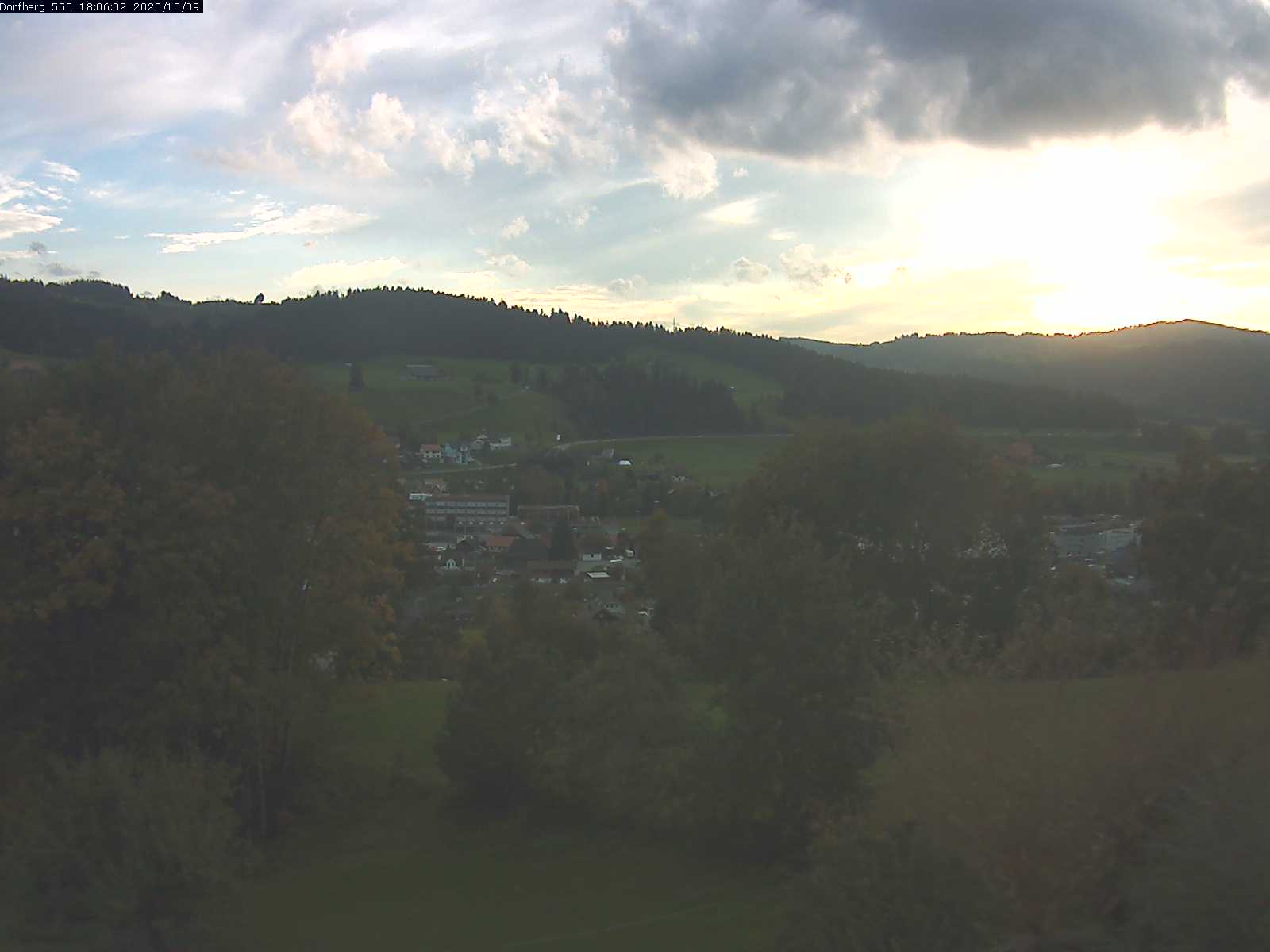 Webcam-Bild: Aussicht vom Dorfberg in Langnau 20201009-180601