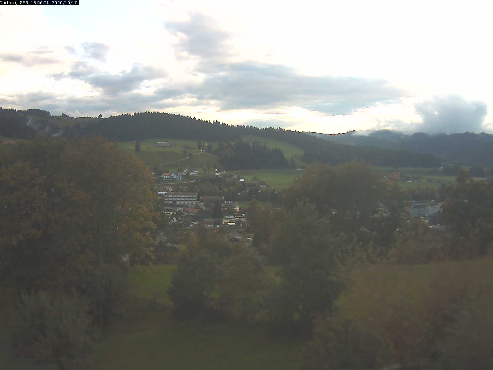 Webcam-Bild: Aussicht vom Dorfberg in Langnau 20201010-180601