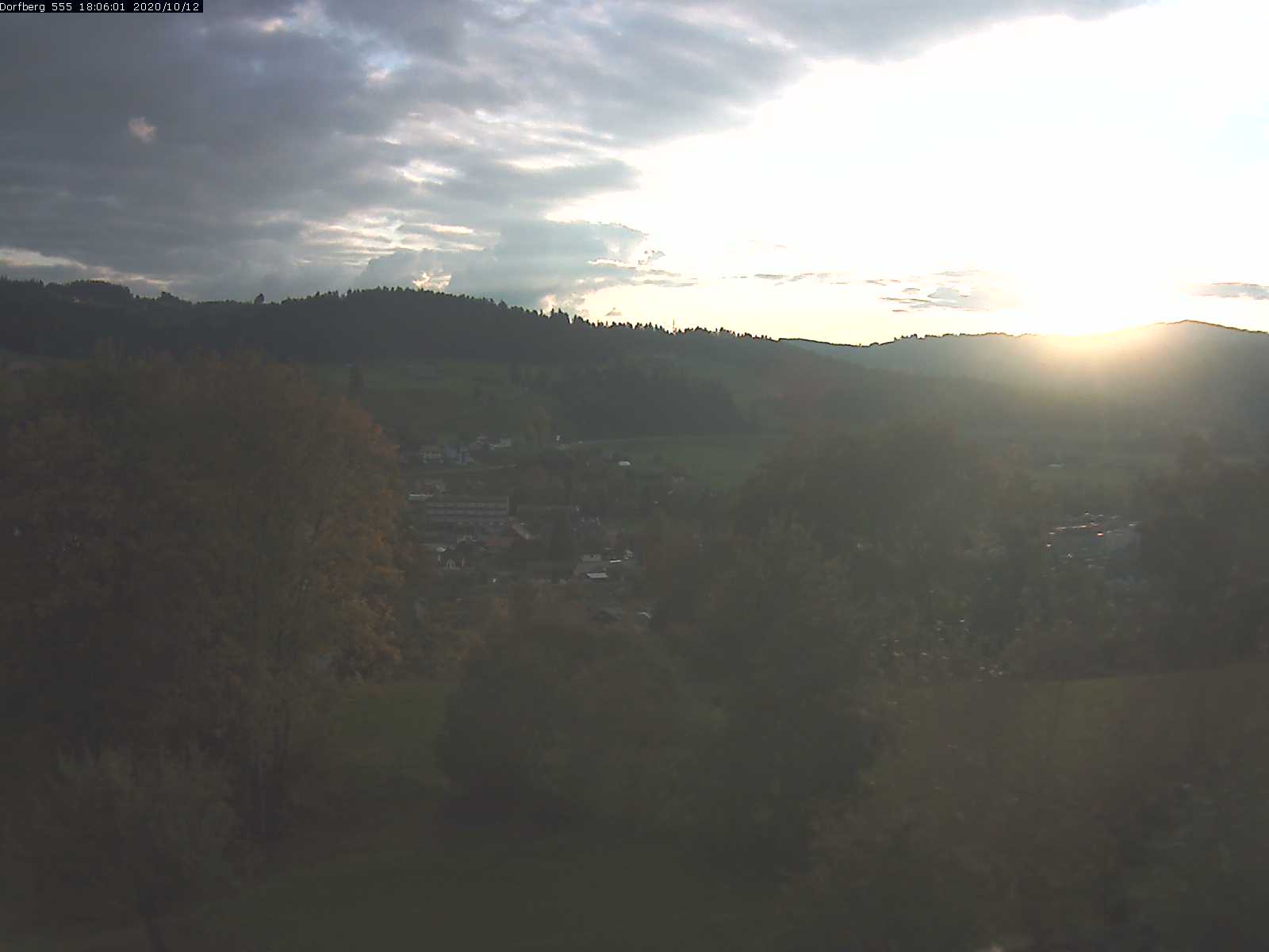 Webcam-Bild: Aussicht vom Dorfberg in Langnau 20201012-180601