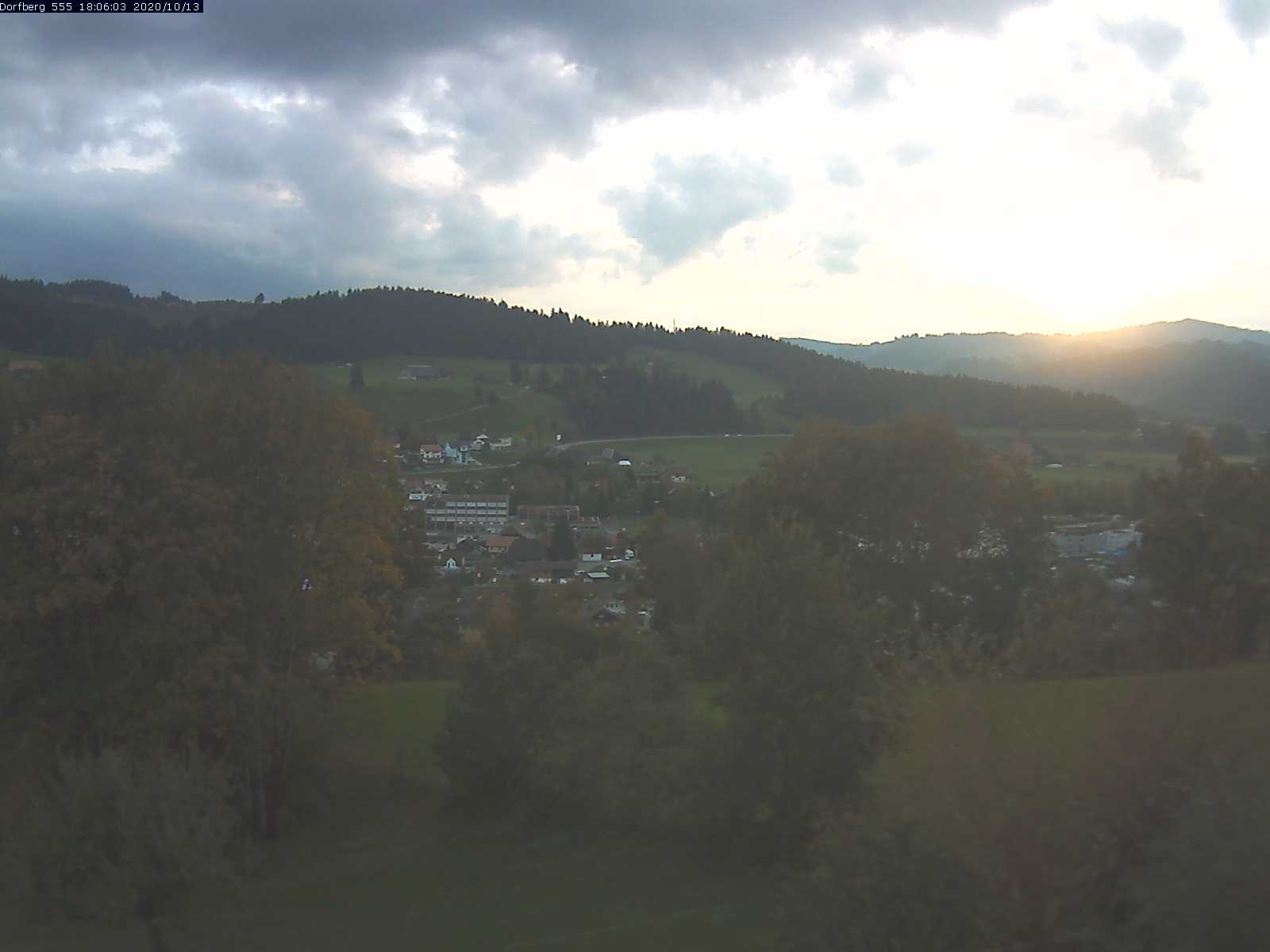 Webcam-Bild: Aussicht vom Dorfberg in Langnau 20201013-180602