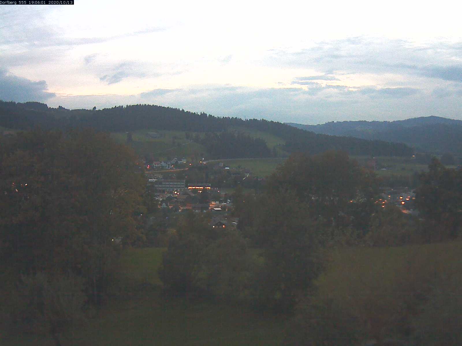 Webcam-Bild: Aussicht vom Dorfberg in Langnau 20201013-190601