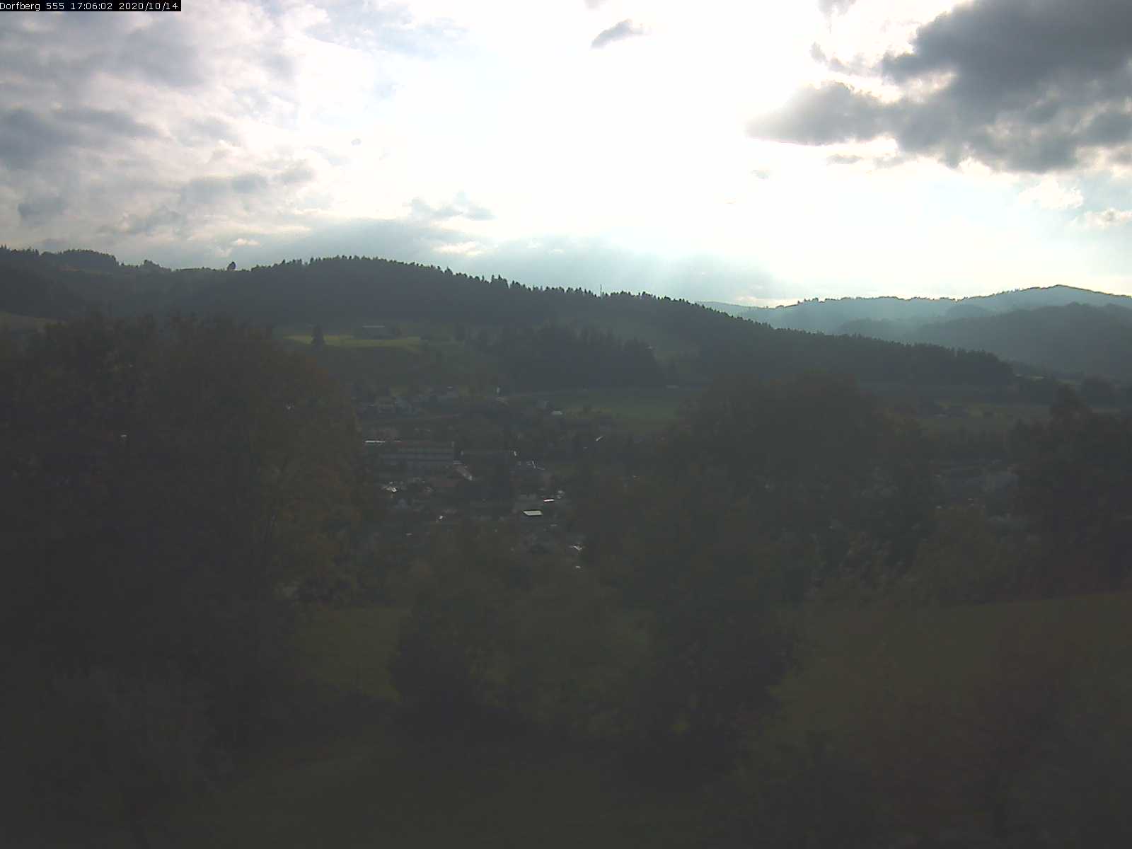 Webcam-Bild: Aussicht vom Dorfberg in Langnau 20201014-170601