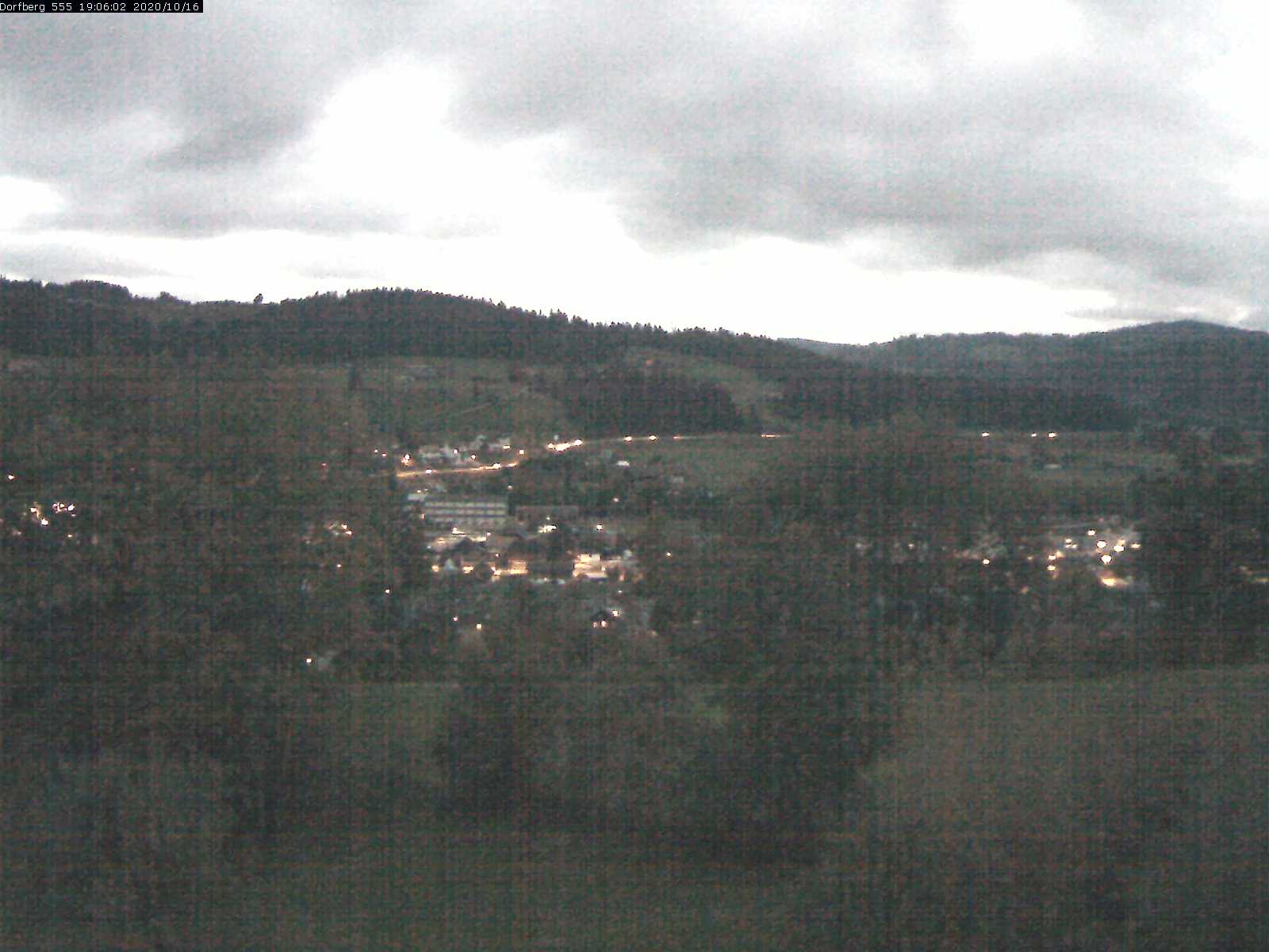 Webcam-Bild: Aussicht vom Dorfberg in Langnau 20201016-190601