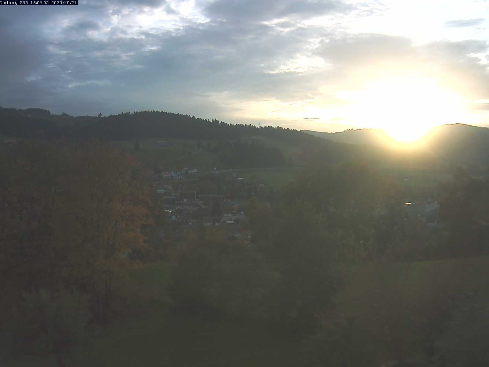 Webcam-Bild: Aussicht vom Dorfberg in Langnau 20201021-180601
