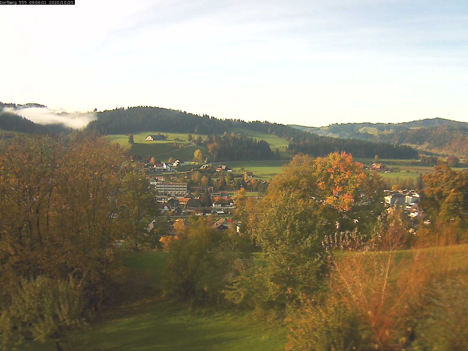 Webcam-Bild: Aussicht vom Dorfberg in Langnau 20201025-090601