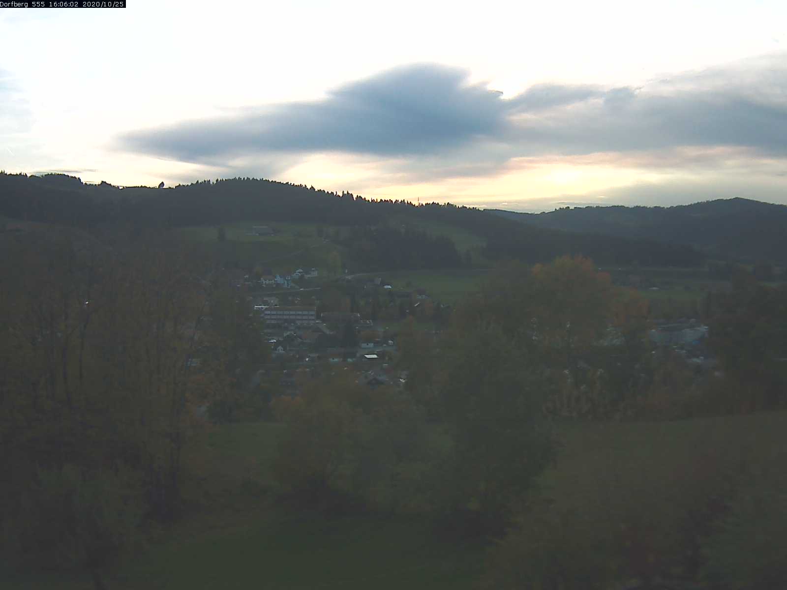 Webcam-Bild: Aussicht vom Dorfberg in Langnau 20201025-160601