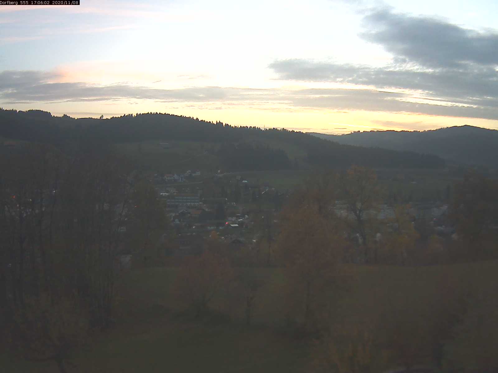 Webcam-Bild: Aussicht vom Dorfberg in Langnau 20201108-170601
