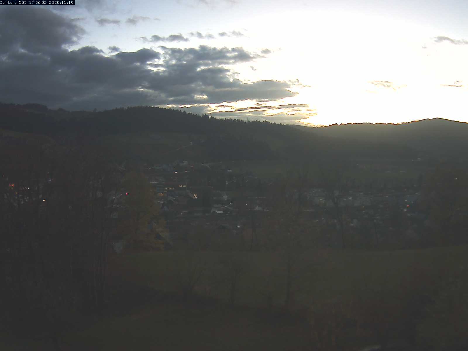 Webcam-Bild: Aussicht vom Dorfberg in Langnau 20201119-170601