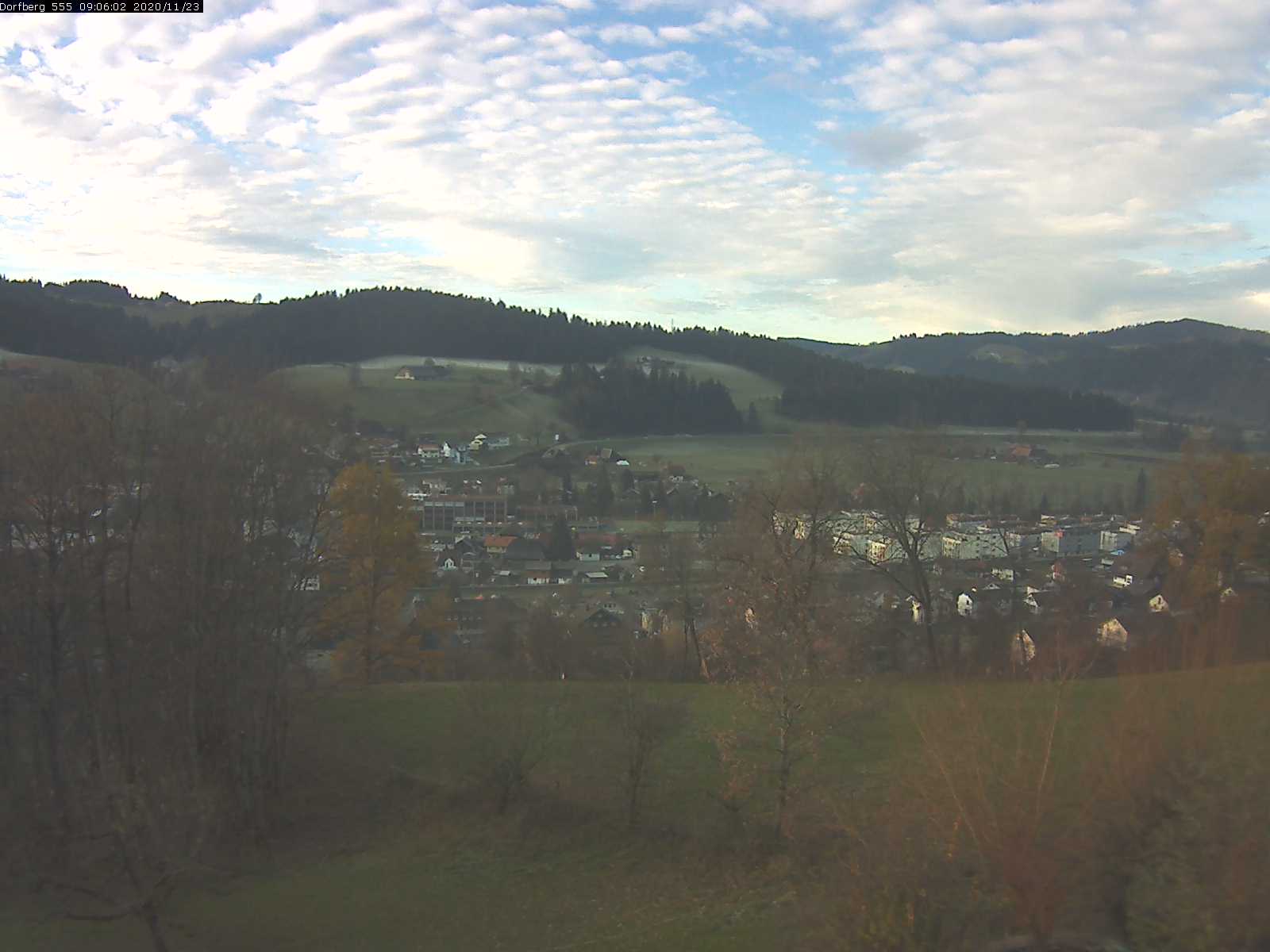 Webcam-Bild: Aussicht vom Dorfberg in Langnau 20201123-090601