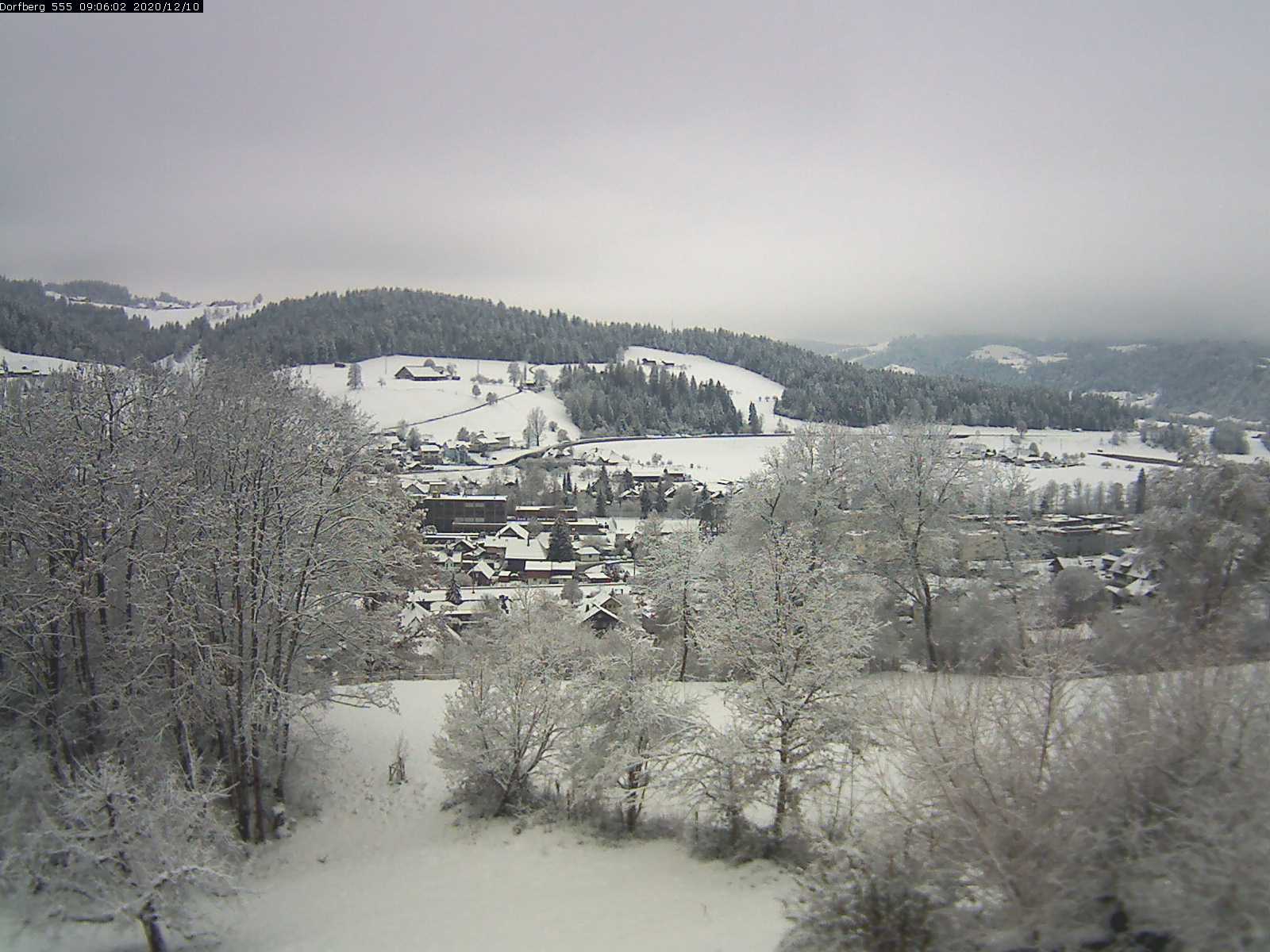 Webcam-Bild: Aussicht vom Dorfberg in Langnau 20201210-090601