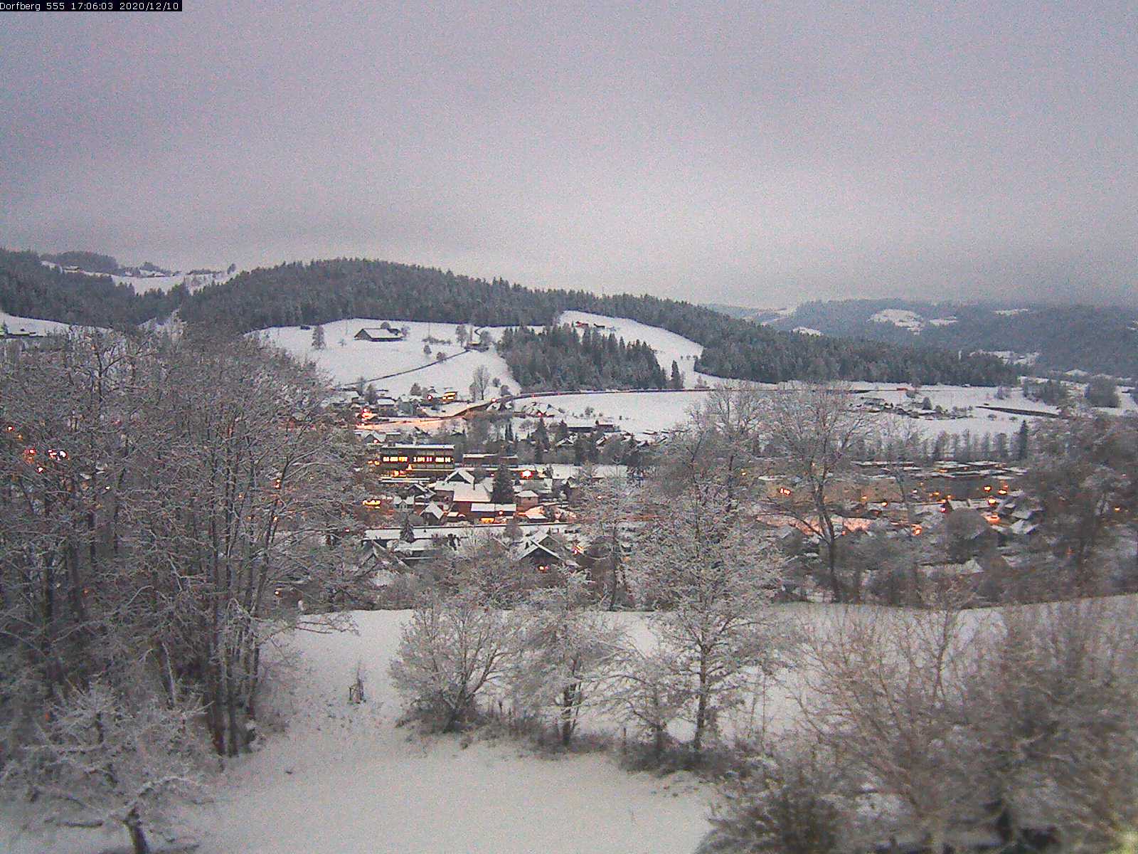 Webcam-Bild: Aussicht vom Dorfberg in Langnau 20201210-170601